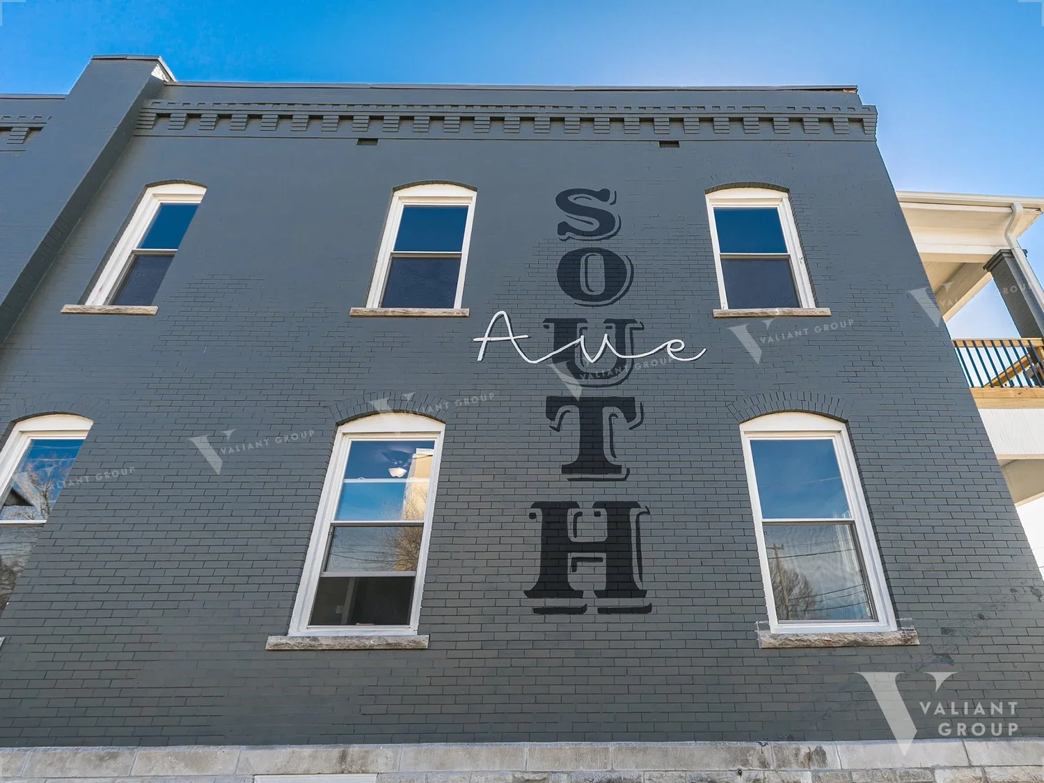 806-South-Ave-Springfield-MO-Downtown-Exterior-Painted-Sign.webp