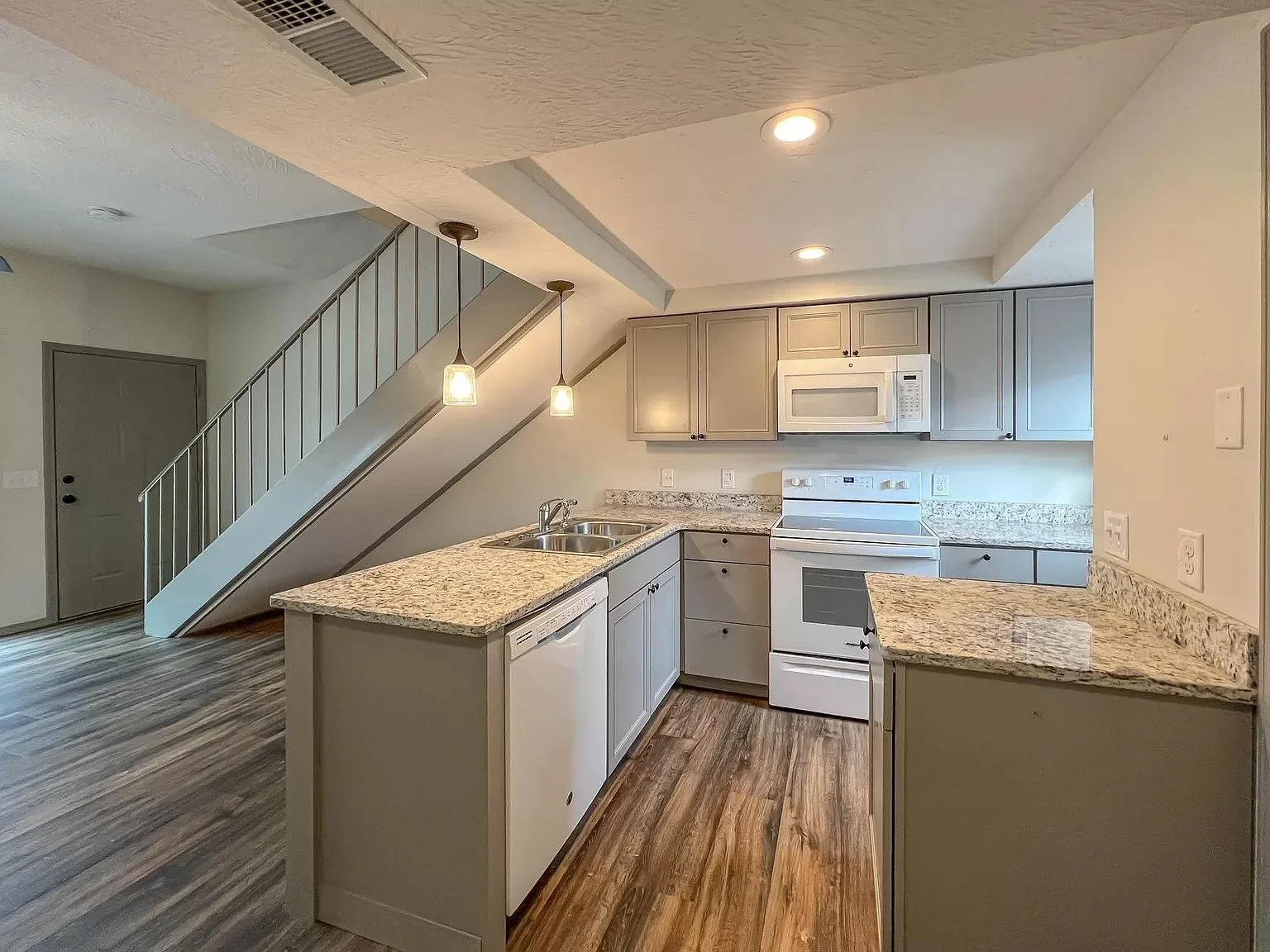 Oakwood Apartments Townhome 2-bedroom
