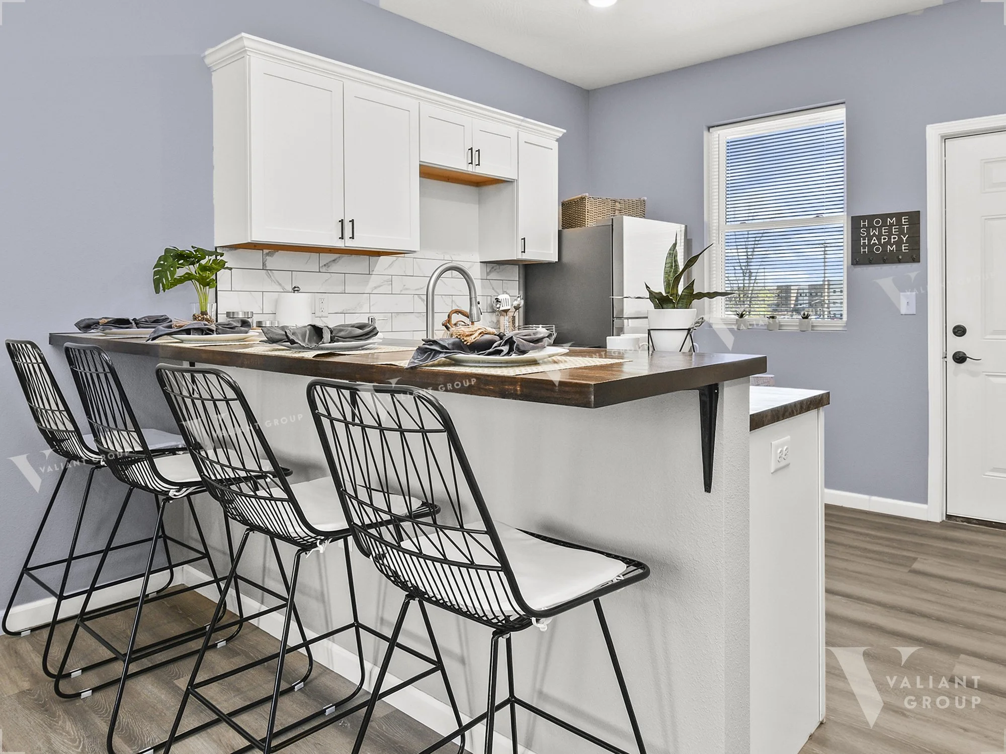 04--2143-E-Cherry-St-kitchen-breakfast-bar.jpg