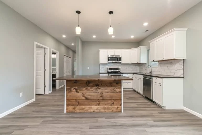 Best Property Management company in Springfield, MO Property Management Company full-service property manager residential by Valiant Group 