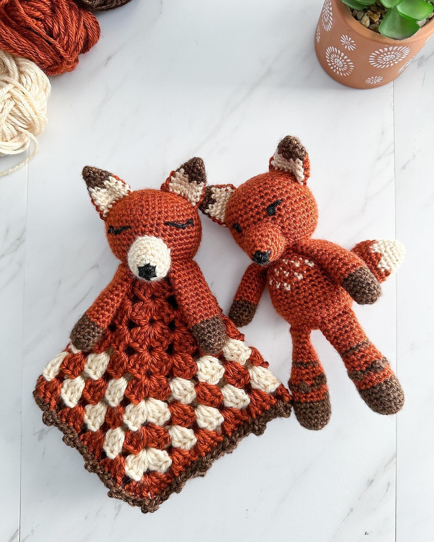 Happy #amigurumay2024 🧶🎉 I&rsquo;m so excited to join this fun challenge for my second year. I thought I would share Clover the Fox and the Fox Huggie today. Are you participating in the challenge?
.
Patterns by me @loopsydaisycrafts 
AmiguruMay Ch