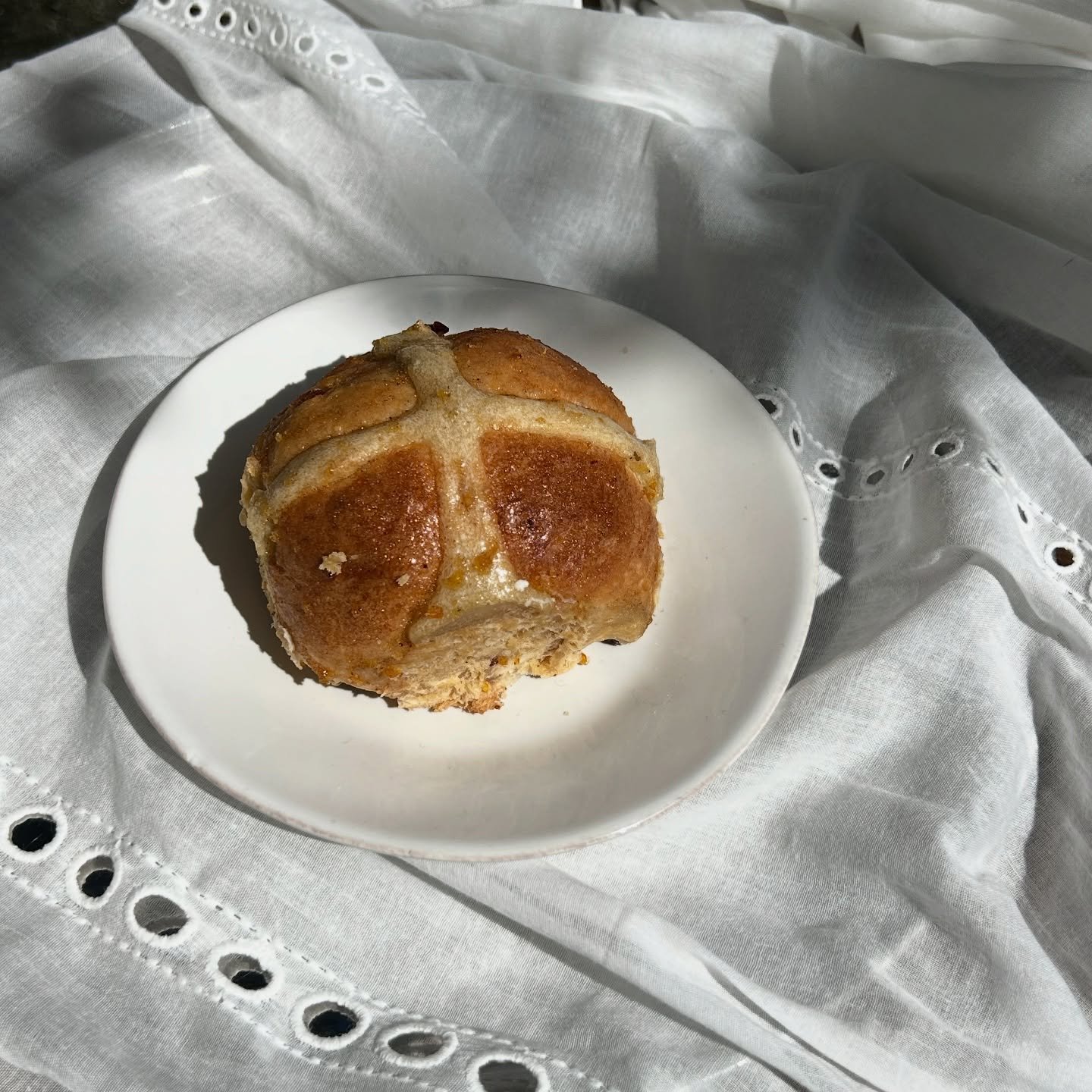 we had a lovely easter weekend with a lot of hot cross buns &ndash; we&lsquo;ll have them back again next year🐇 time for summery drinks &amp; desserts now💛