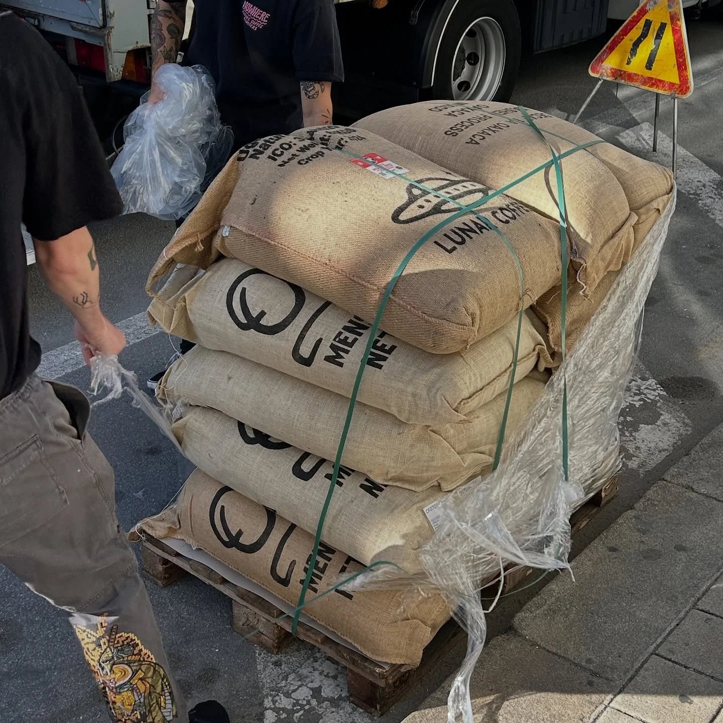 new coffee just landed 🛸🛸🛸 we received our first @longmilescoffee from Uganda, Rwenzori mountains, Lunar washing station 🌝 you can expect a more complex, sweet cup, so something with a little bit more funk than our usual line up🍓🍯 in the shelf 