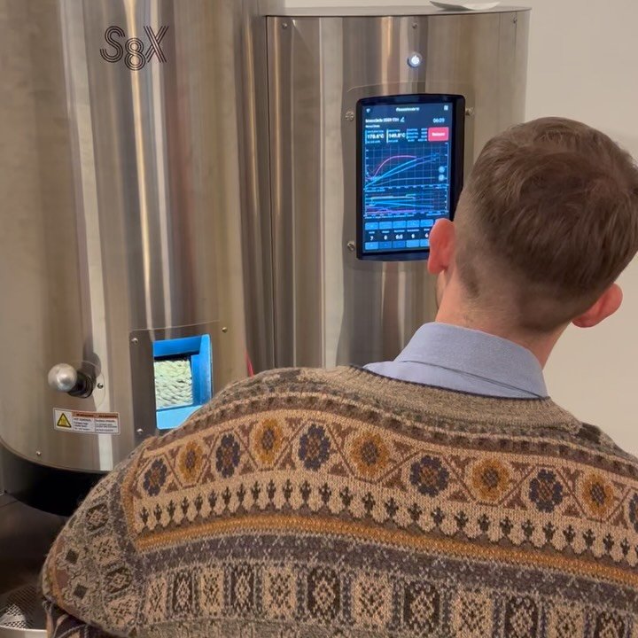 roasting, pouring, baking, packing &amp; repeat!! this is what we doooo🎪🥁🎡