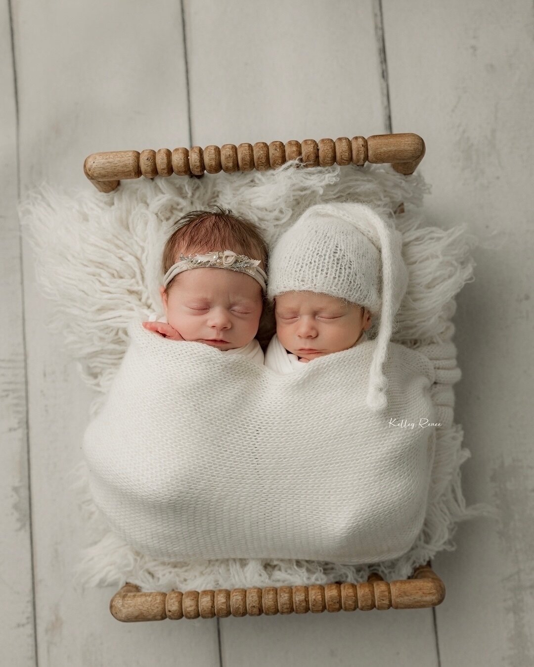 Double the love &lt;3
.
.
.
. #rh #richmondhill #richmondhillga #richmondhillgeorgia #savannah #savannahga #savannahgeorgia #richmondhillnewborn #richmondhillganewborn #twins # newborn twins #savannahnewborn #newbornphotographer #savannahganewborn #p