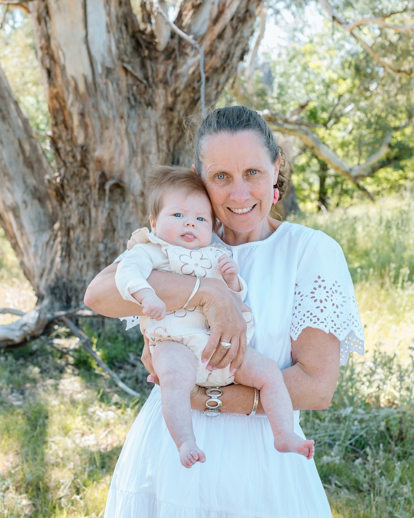 Extended family sessions, they&rsquo;re always a fun, wild, crazy time&hellip; and I wouldn&rsquo;t have it any other way! 🥹 Sneak peek of the Manton&rsquo;s, just outside Jugiong on private property ✨