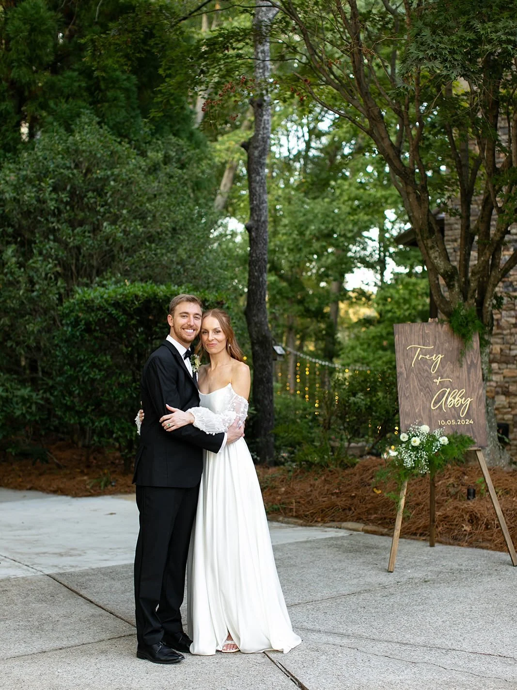 A year ago yesterday Trey &amp; Abby got married in her parents backyard 🥲 Happy 1st Anniversary to the best couple!!

@stunningandbrilliantevents 
@thesentimentalistatl 
@blosmdesign 
@whiteorchidbridal