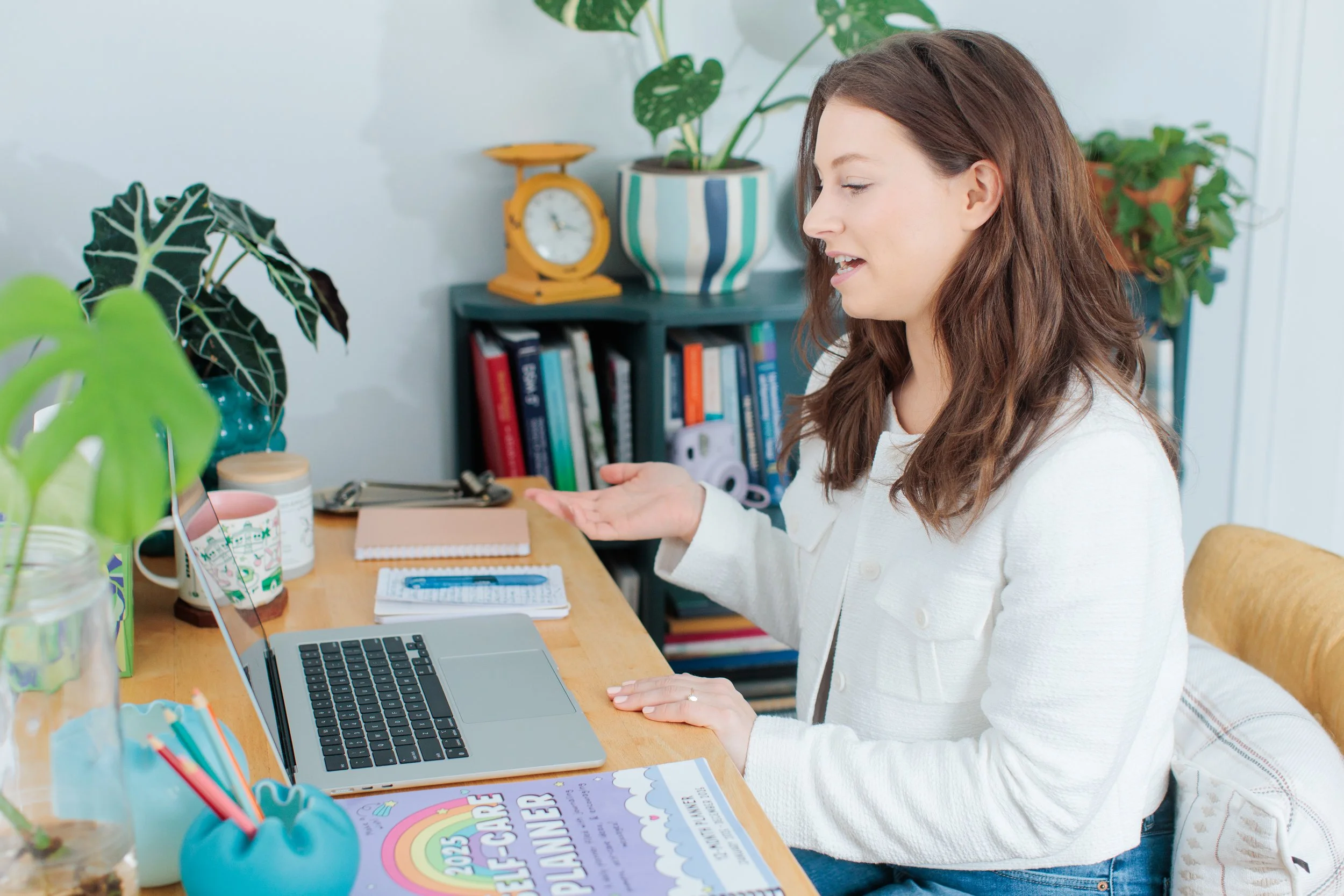 Therapist talking to client virtually in Reston, VA
