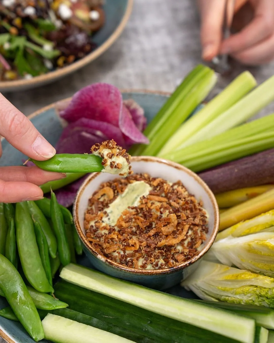 From garden to grazing board 🥒  Savoring the final flavors of Colorado summer produce
#FarmToTable #EatSeasonal #Aspen