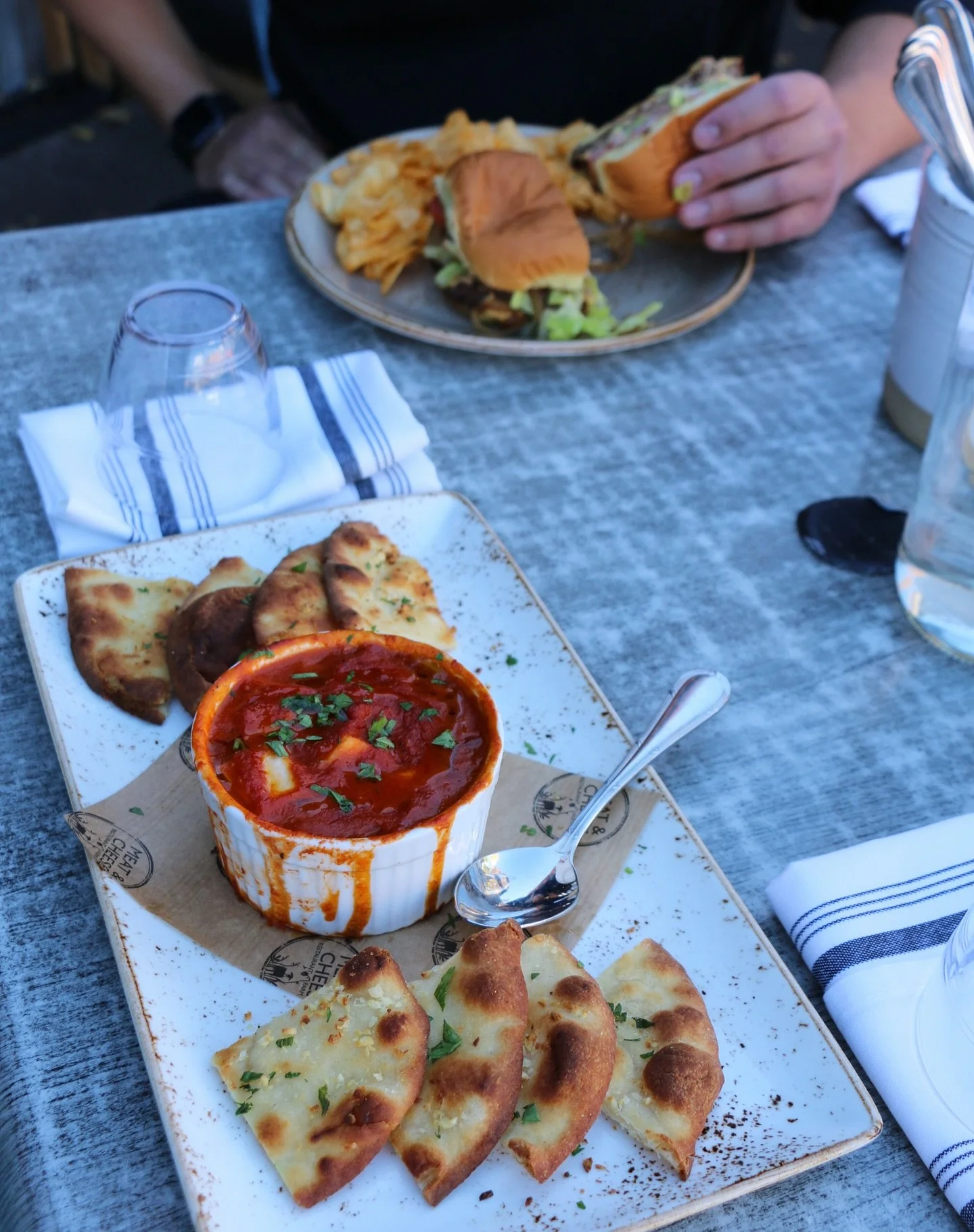 The countdown is on! This is the final week to enjoy your fall favorites before we take a short break. 
Seen here: Halloumi bubbling in spiced shakshuka sauce and our beloved burger 🍔