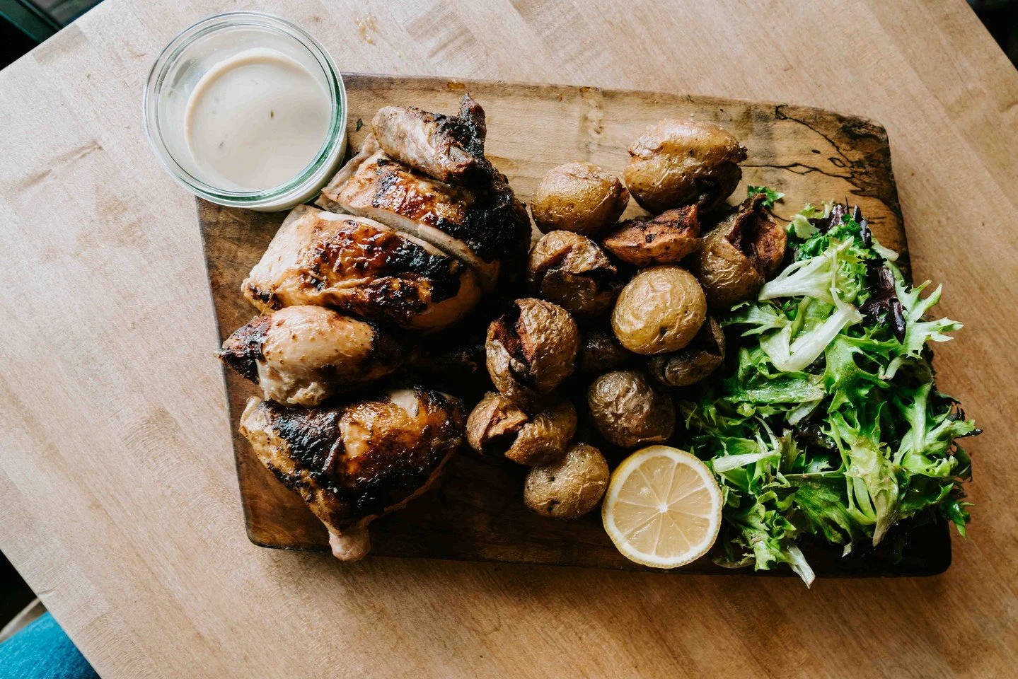 Chicken vinaigrette: our most-asked-about sauce. For a reason 😉 
#AspenEats #ChickenBoard #BrownButterGravy #SauceBoss