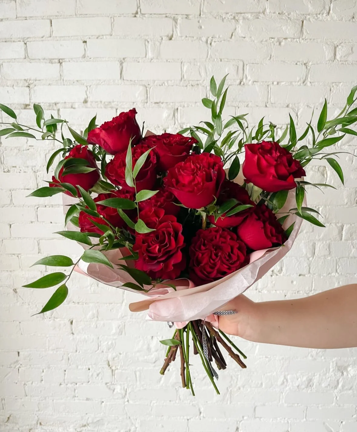 ROSES- bouquets & vase