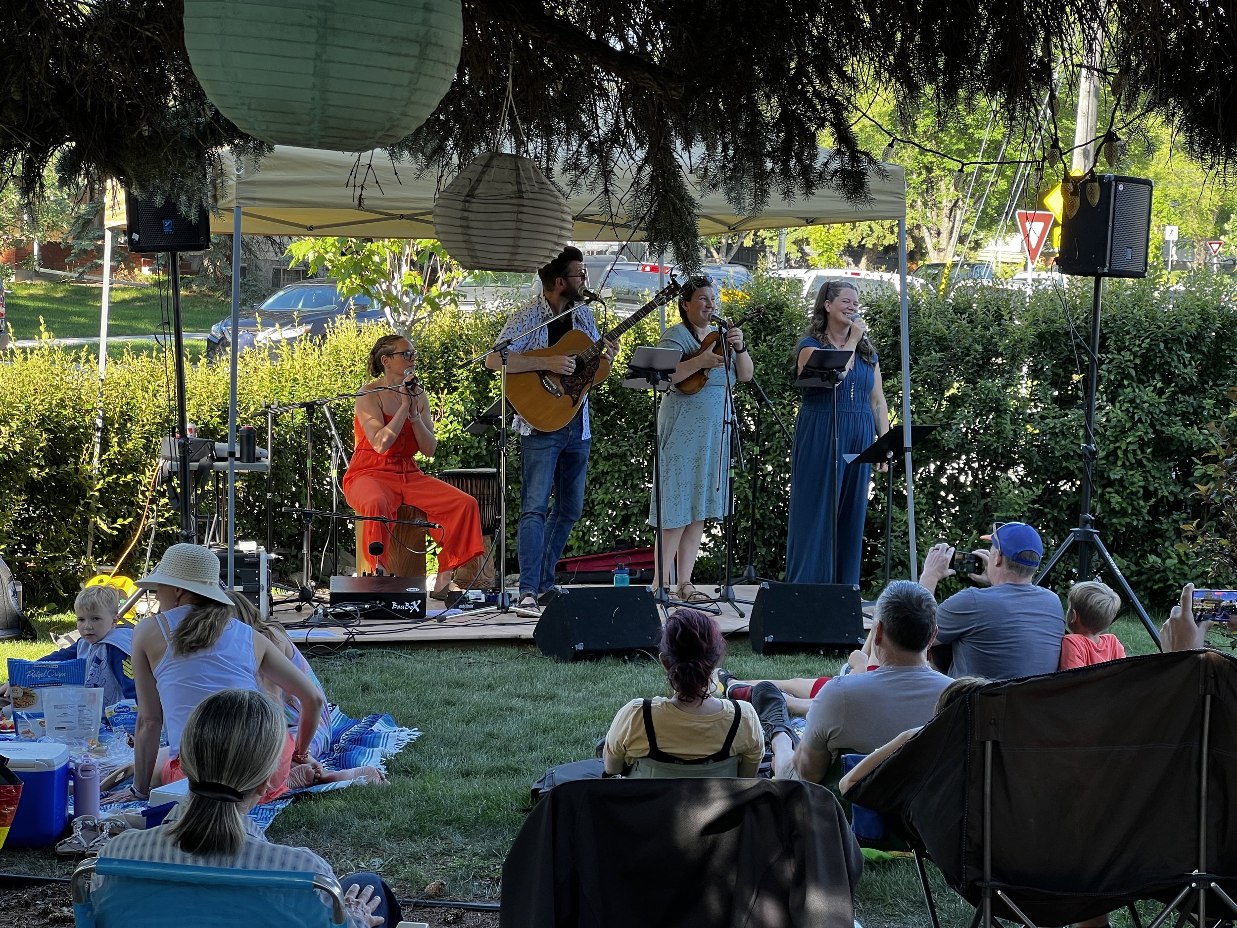 performing with Trillium
private backyard concert
2025