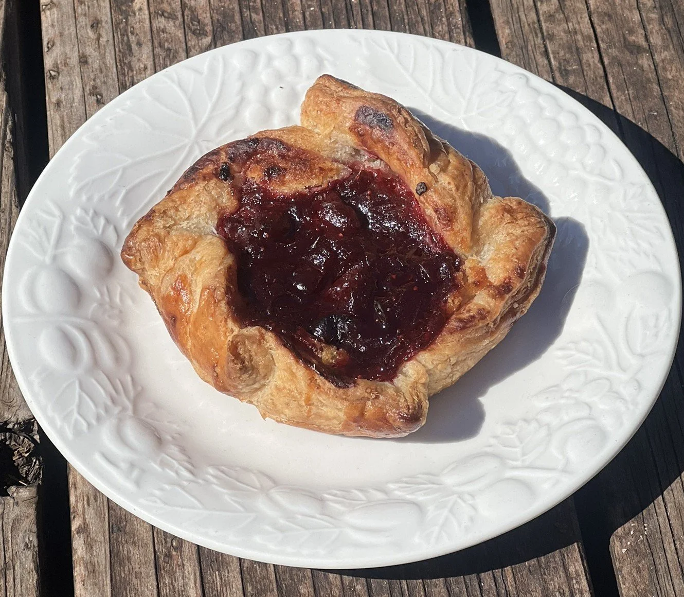 Cranberry Galette (Tuesday only)
All butter rough puff pastry dough filled with sweet, tart cranberry compote.