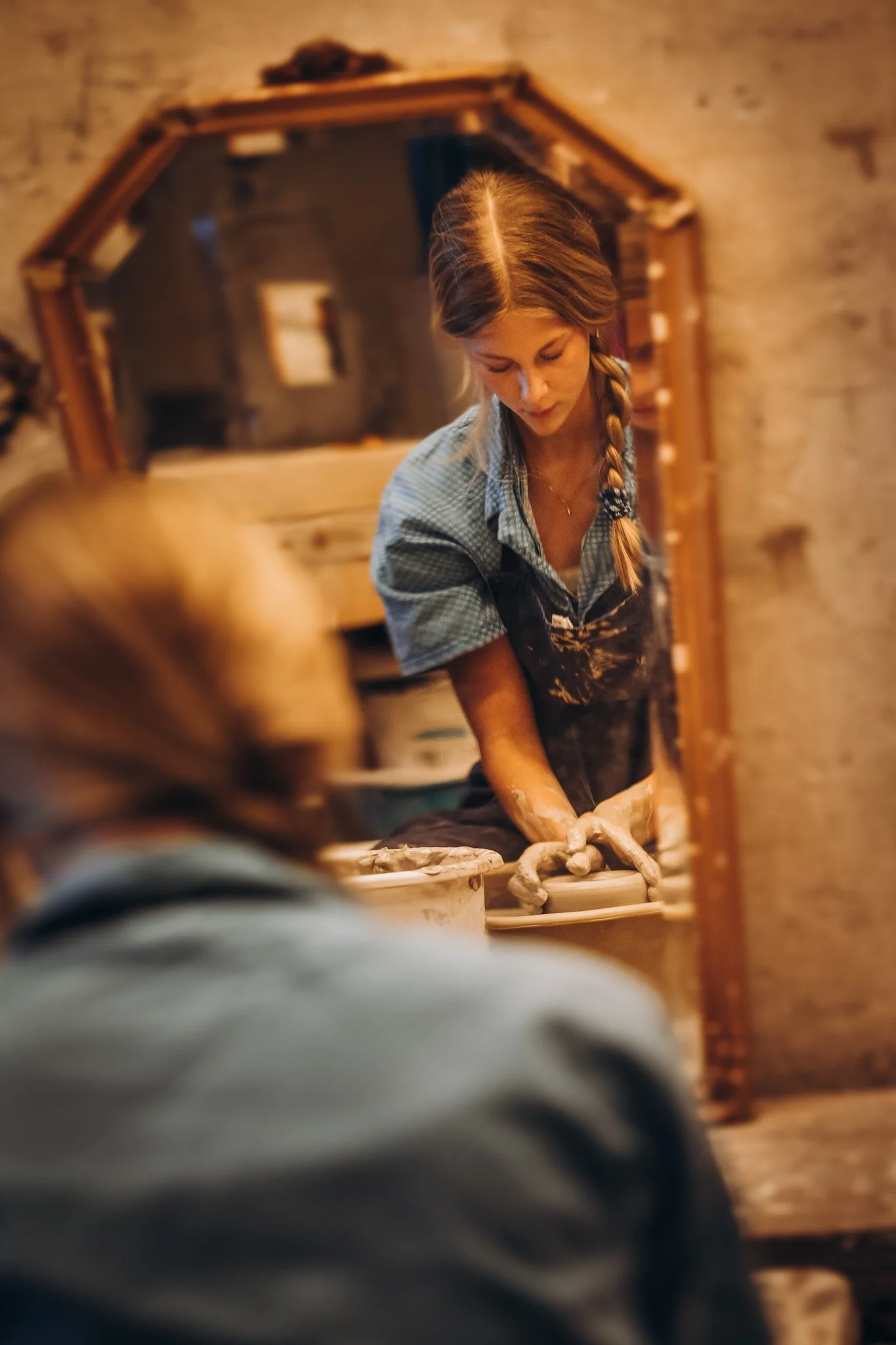 Tjej drejar spegel MW @torbjörnnilsson.jpeg