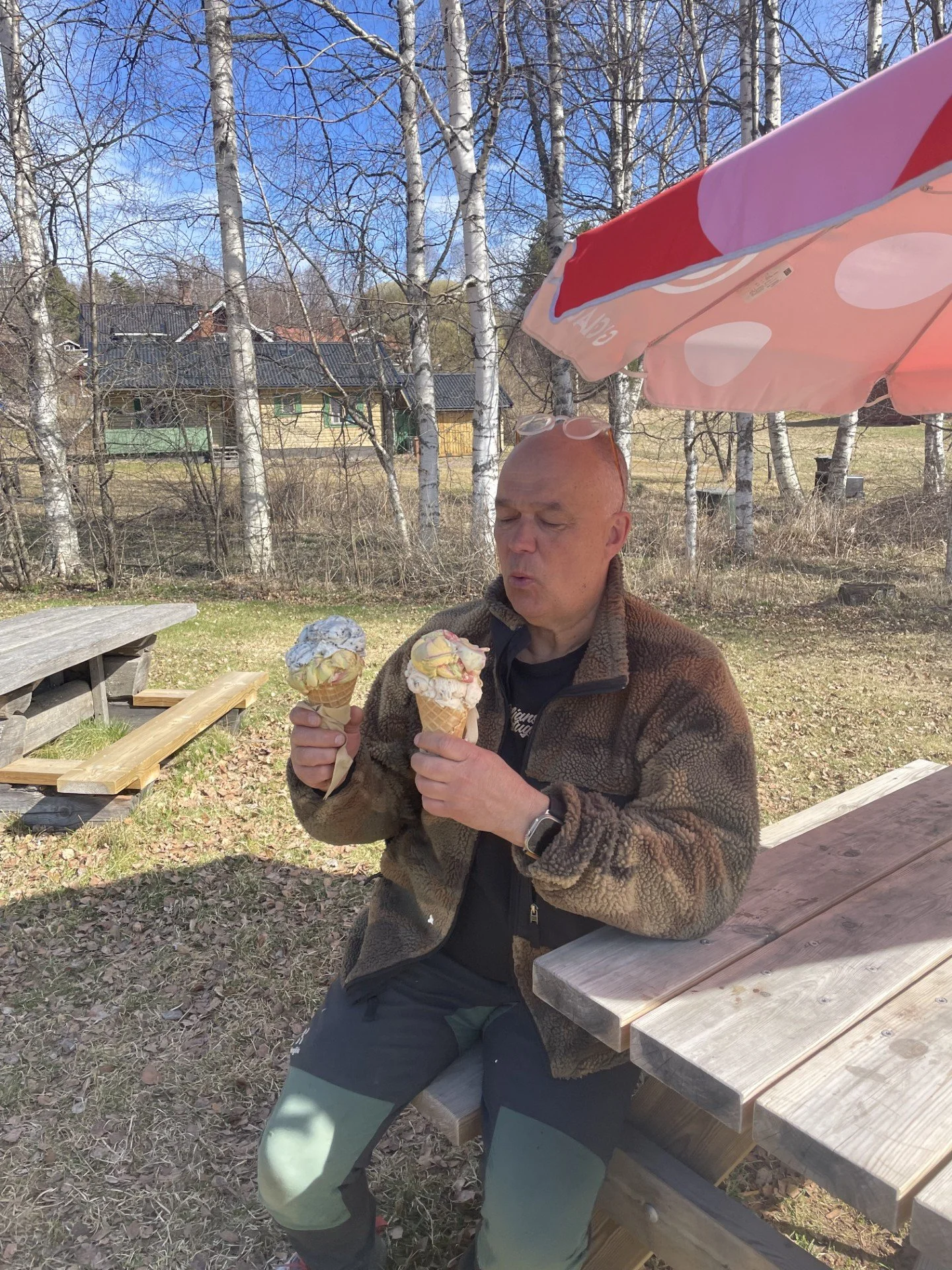 Man äter glass SK.jpg