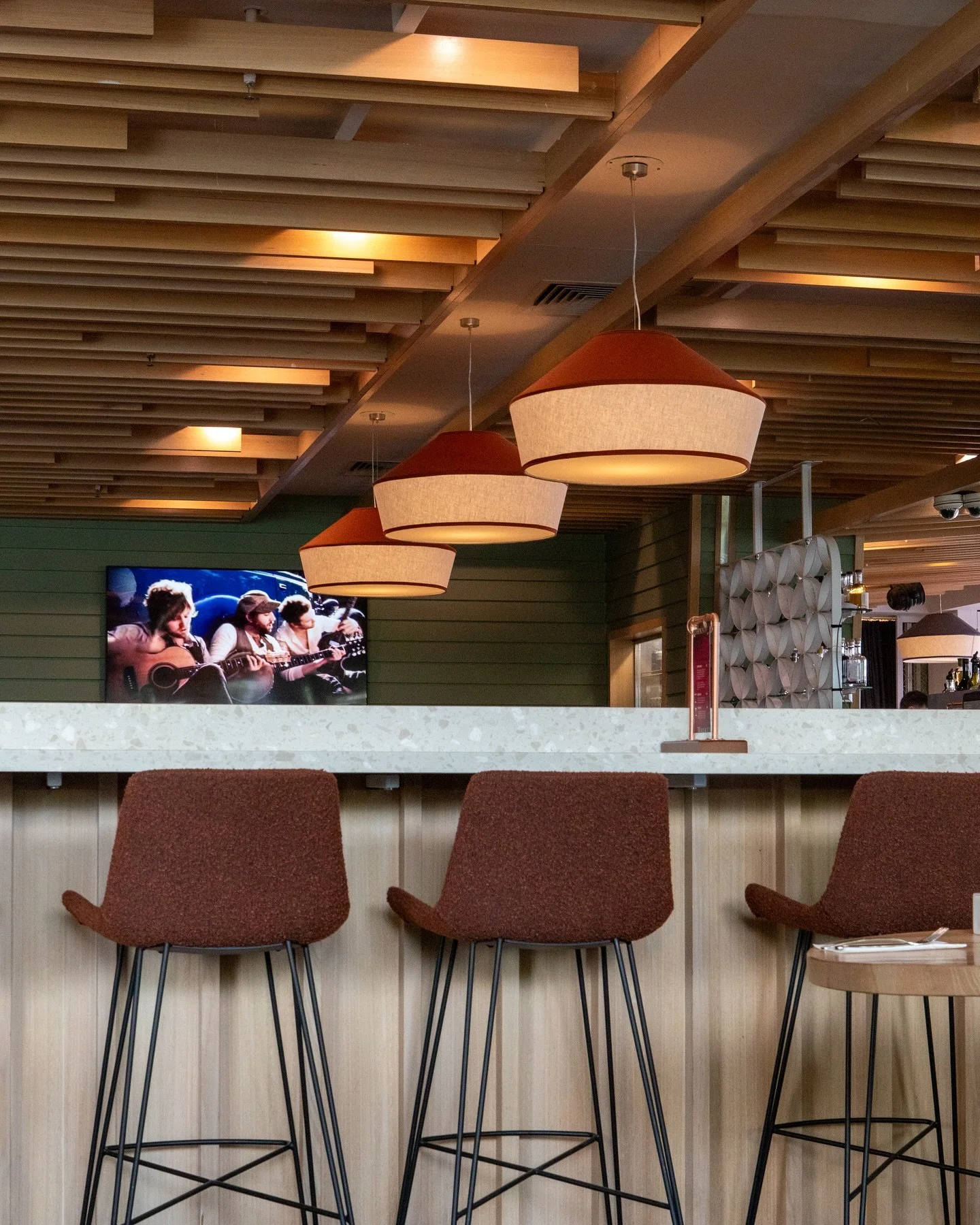 @mayfield.lighting creating us these beautiful pendants for @walkersarms hotel! 

@daniellegrace.photography 

#adelaide #adelaideinteriors #interiorsofadelaide #fleurlinke #surroundinteriors #interiorphotography #hoteldesign #hotelinteriors #walkers