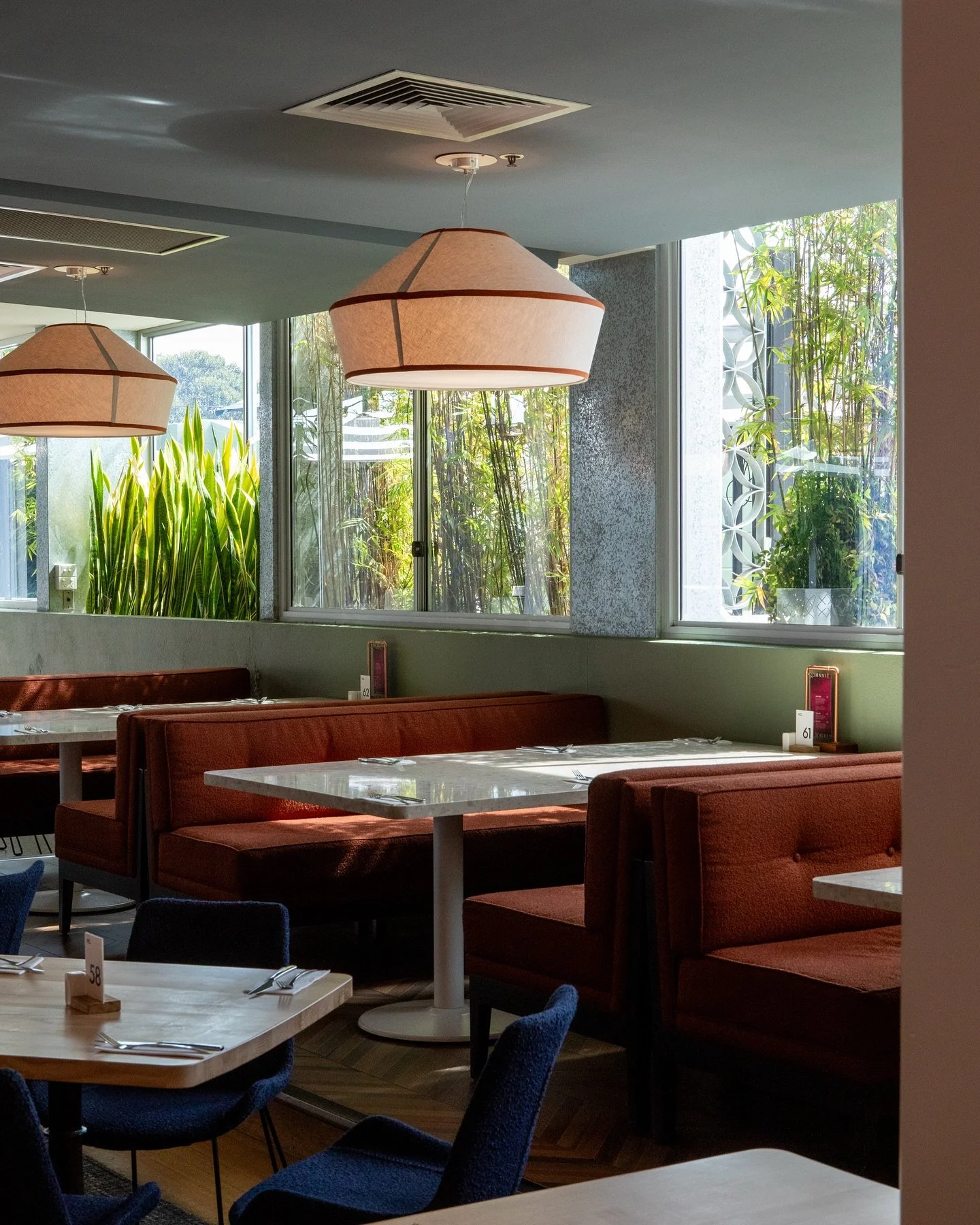 @walkersarms Hotel 

A warm and inviting dining space blending comfort and natural light featuring custom made pendants from @mayfield.lighting 

#adelaide #adelaidedesignandstyle #interiordesign #surroundinteriors #hotelfitout #hotelrennovation #hot