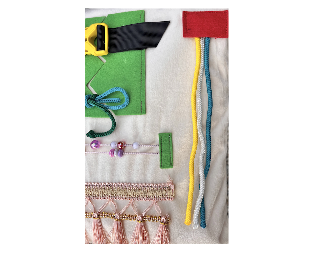 Coussin sensoriel démence – apaisant, éléments tactiles7.png
