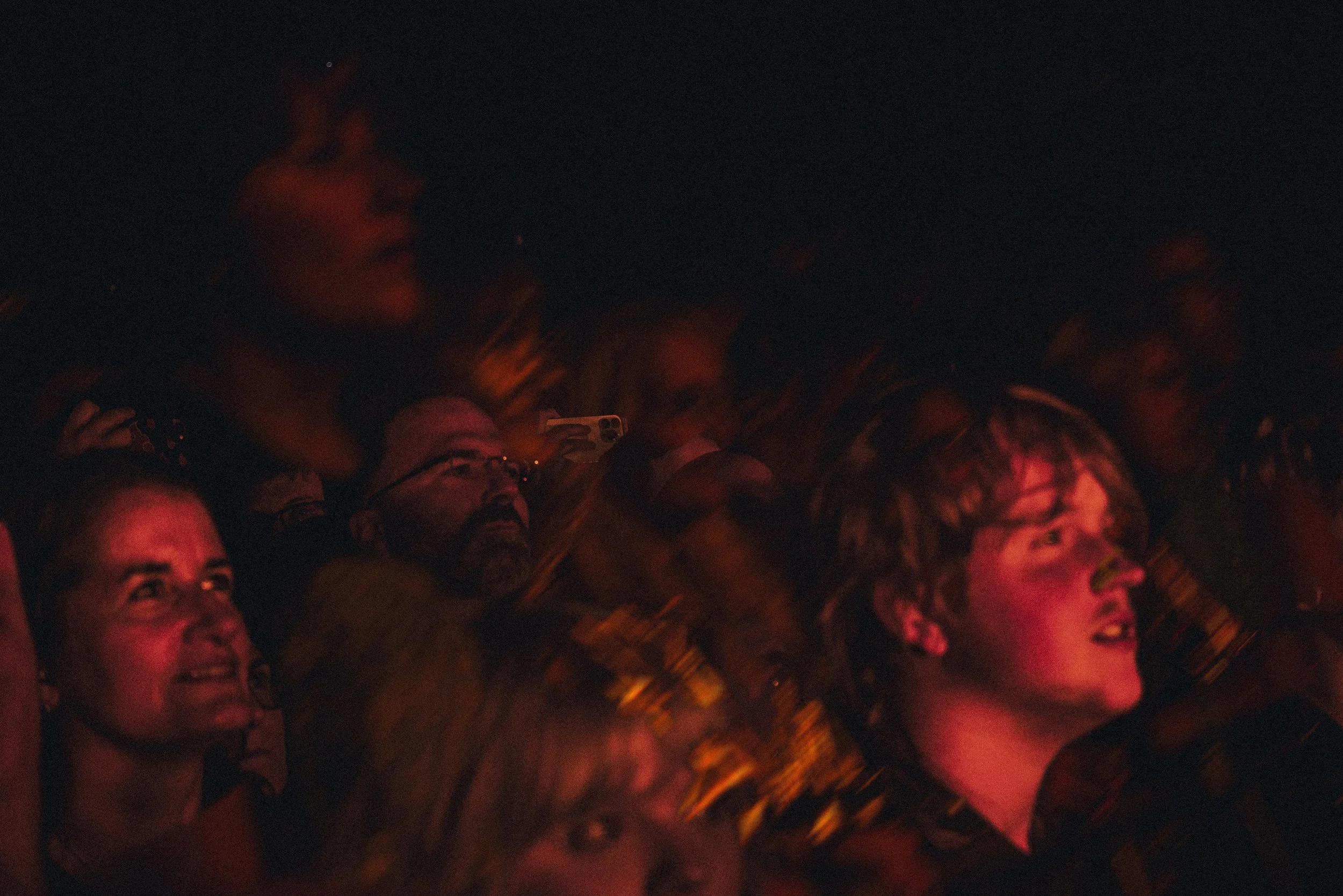 19Weezer_CrowdShot.jpg