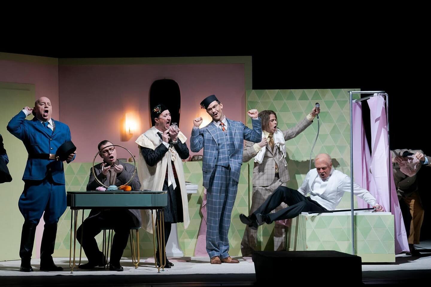 DIE LUSTIGE WITWE

Premiere on Saturday 2.3.24 @volksoper 

📸 Werner Kmetitsch

#robartenor #volksoper #volksoperwien #music #art #opera #tenor #singer #operasinger #operasingersofinstagram #tenorsofinstagram #singersofinstagram #dielustigewitwe #pr