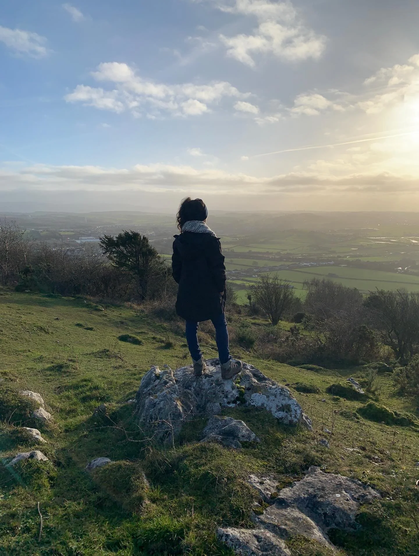 Right now, nothing is missing.
Not in this breath. Not in this body.

Peace isn&rsquo;t found by improving the moment it&rsquo;s found by inhabiting it. Gently return to the centre of the present moment, away from past and future.

No mind to solve.
