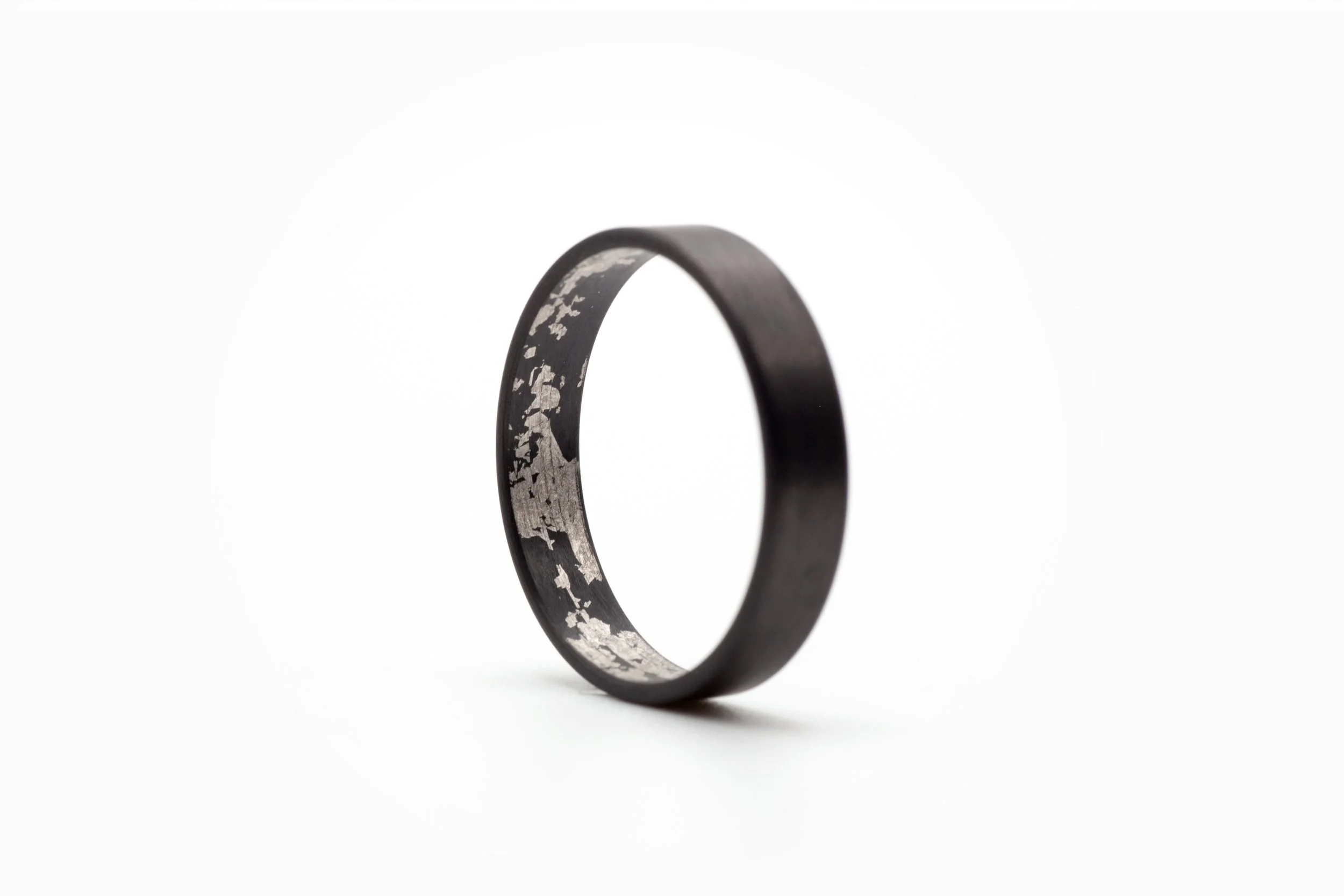 Singularity_carbon Platinum-Black-Mystery-ring_4-2.jpg