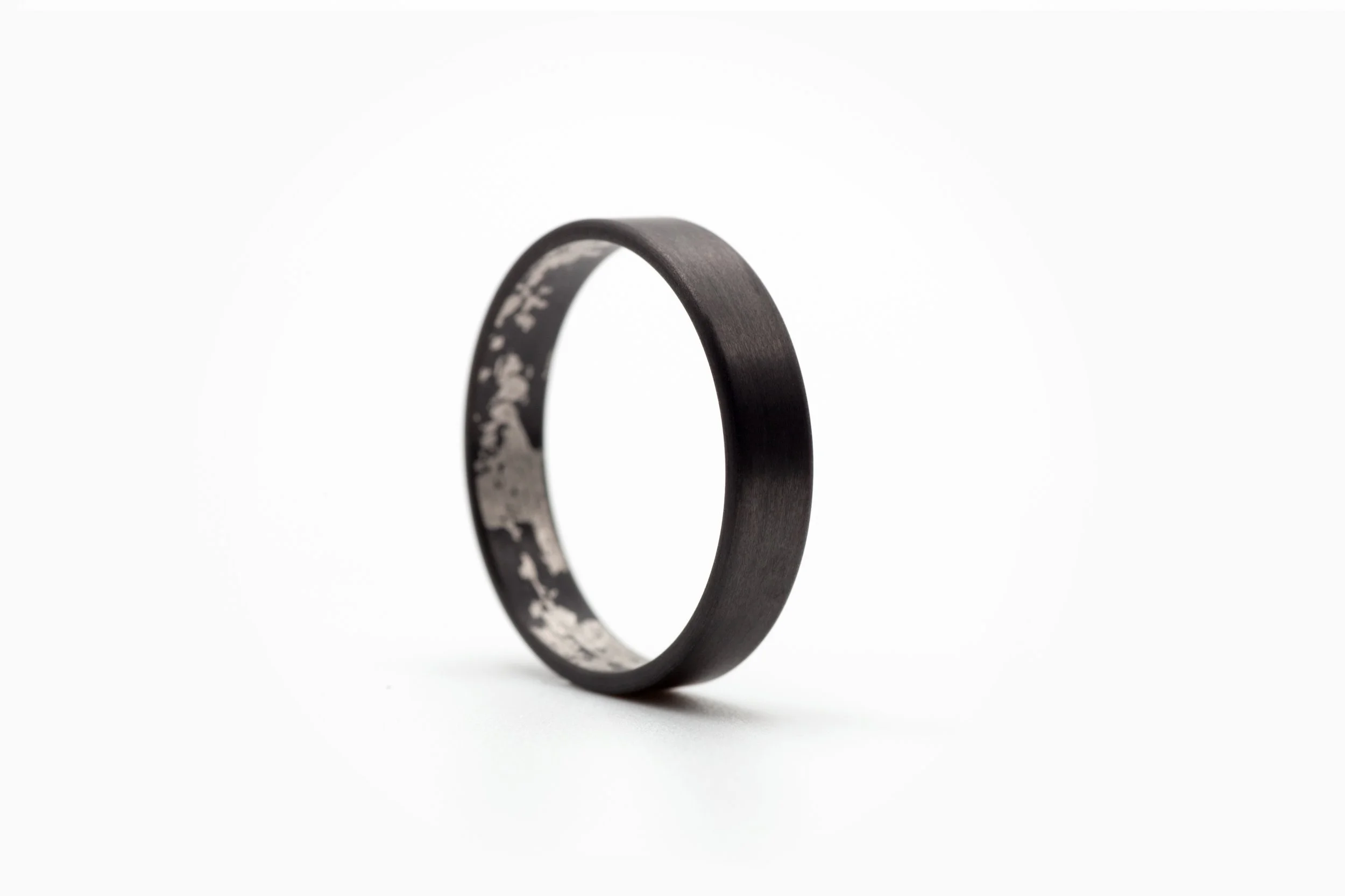 Singularity_carbon Platinum-Black-Mystery-ring_4-1.jpg