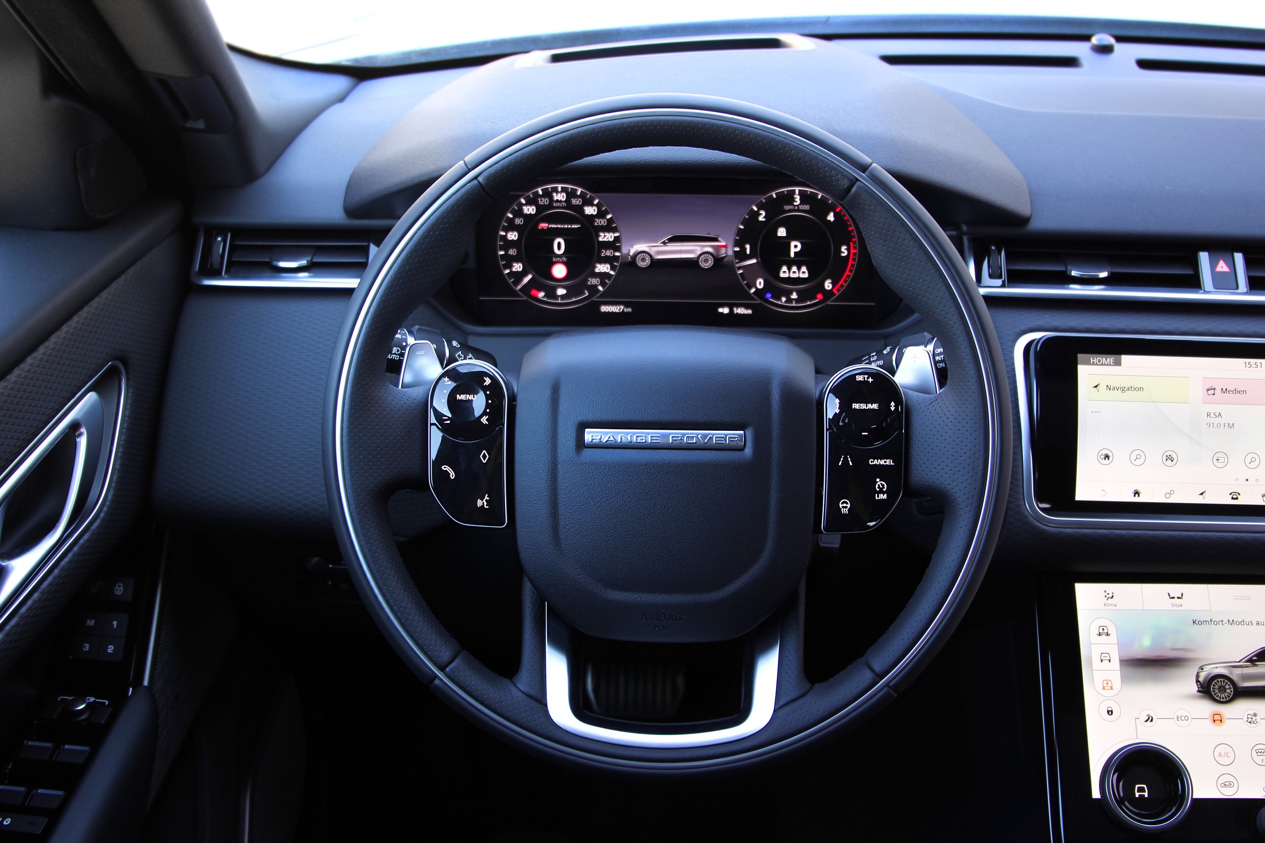 Range Rover Velar  (10).jpg