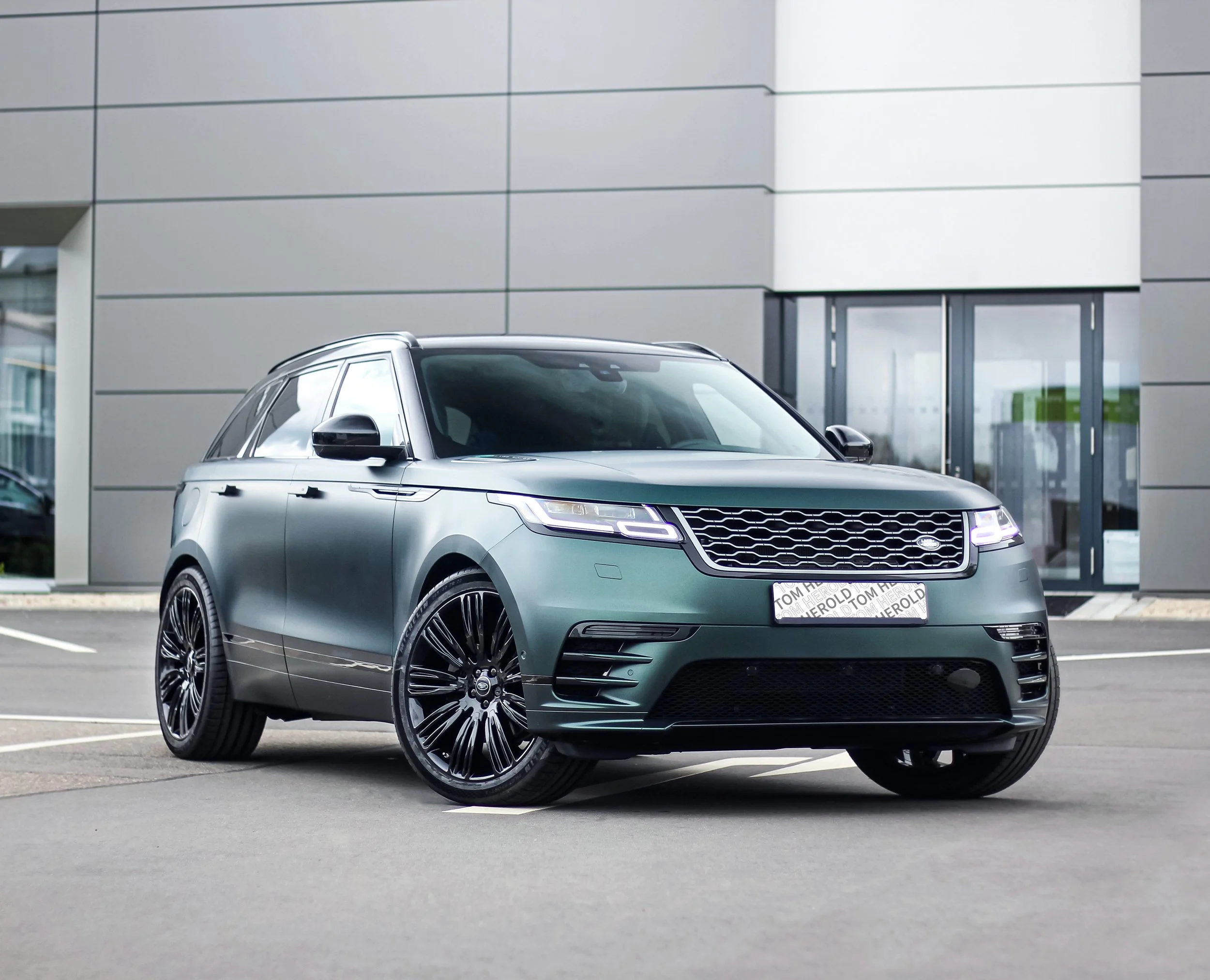 Range Rover Velar_wrap.jpg