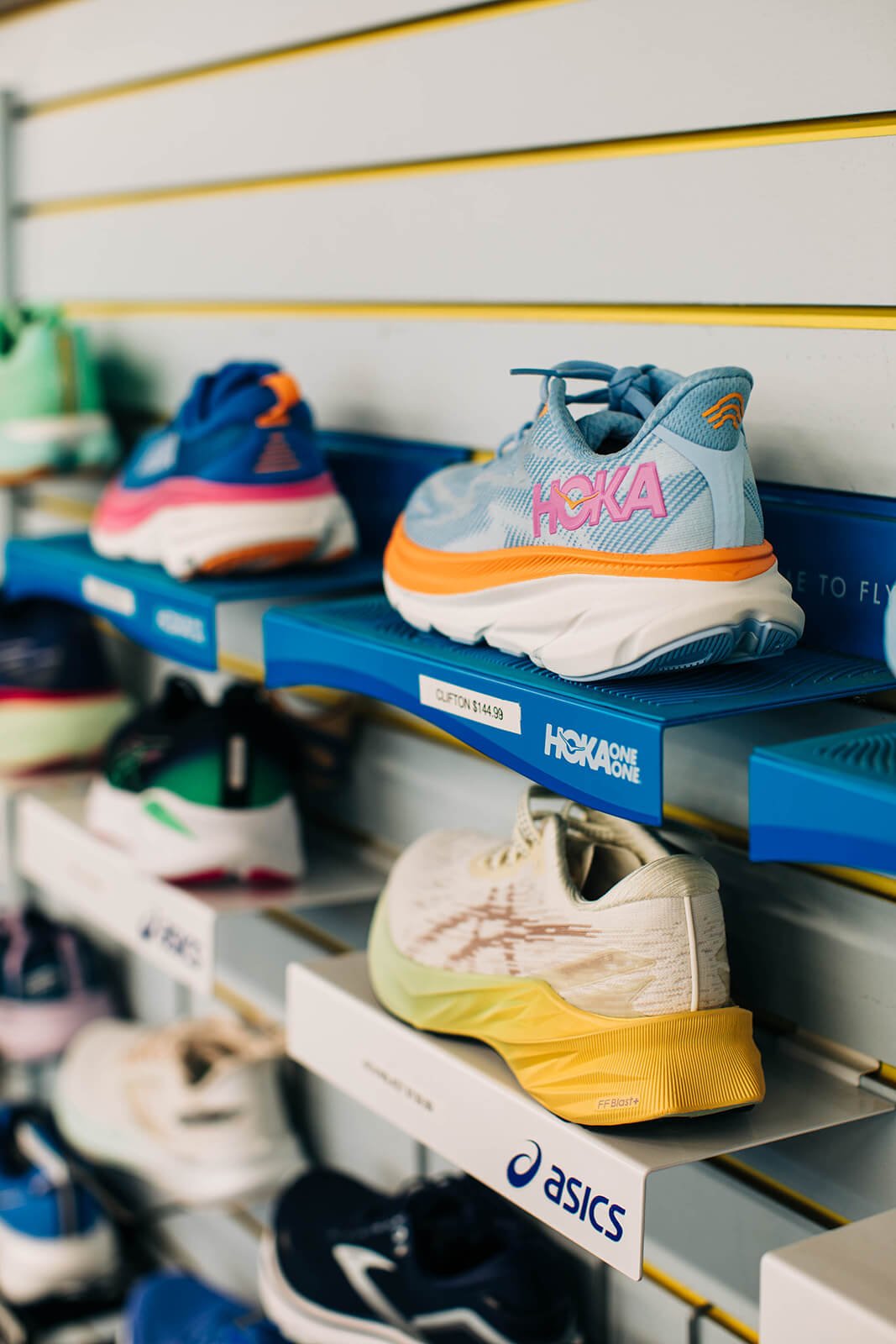 Cheap stores that fit running shoes Online