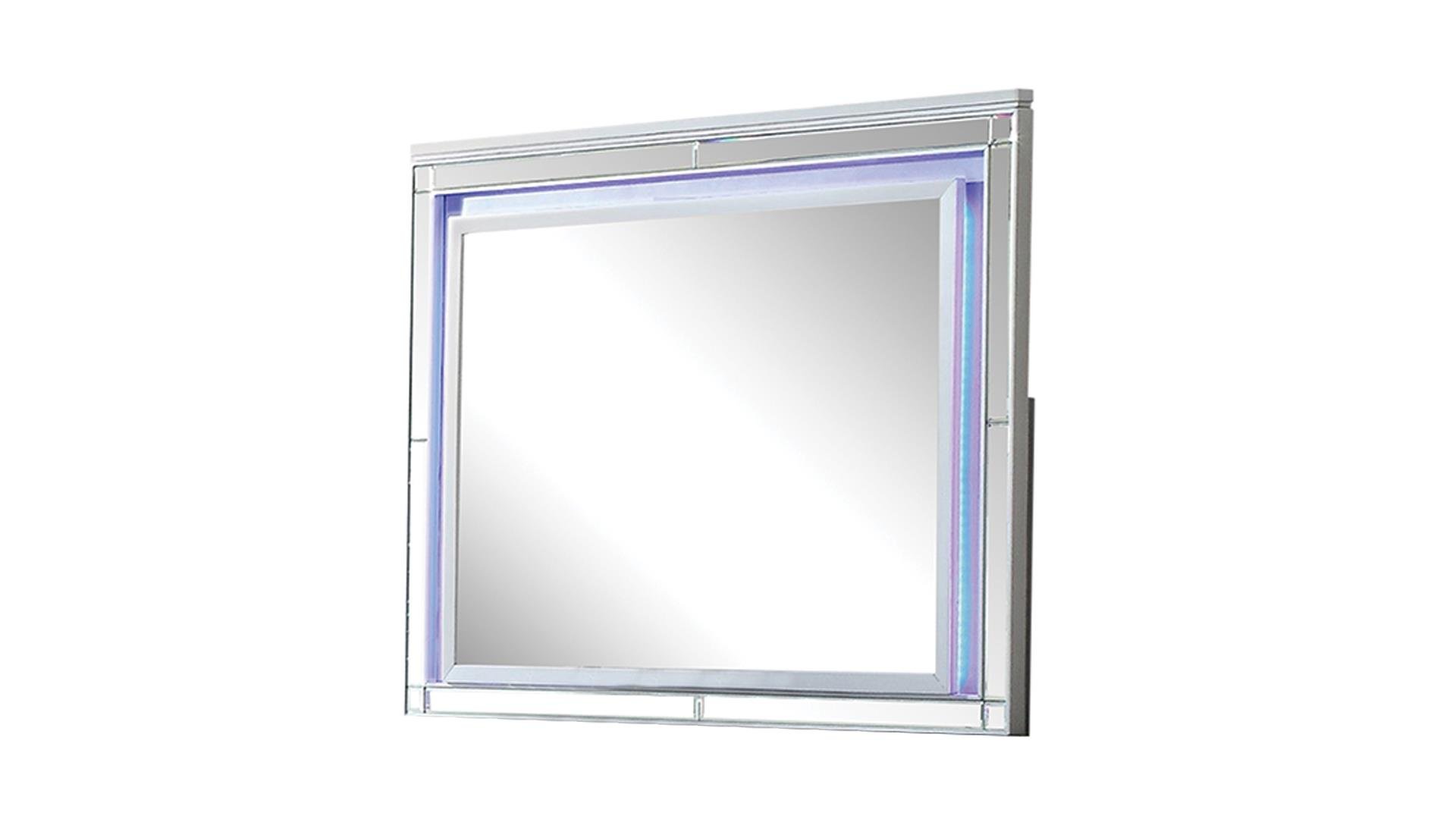 LIZELLE_MIRROR_1500_975.jpg