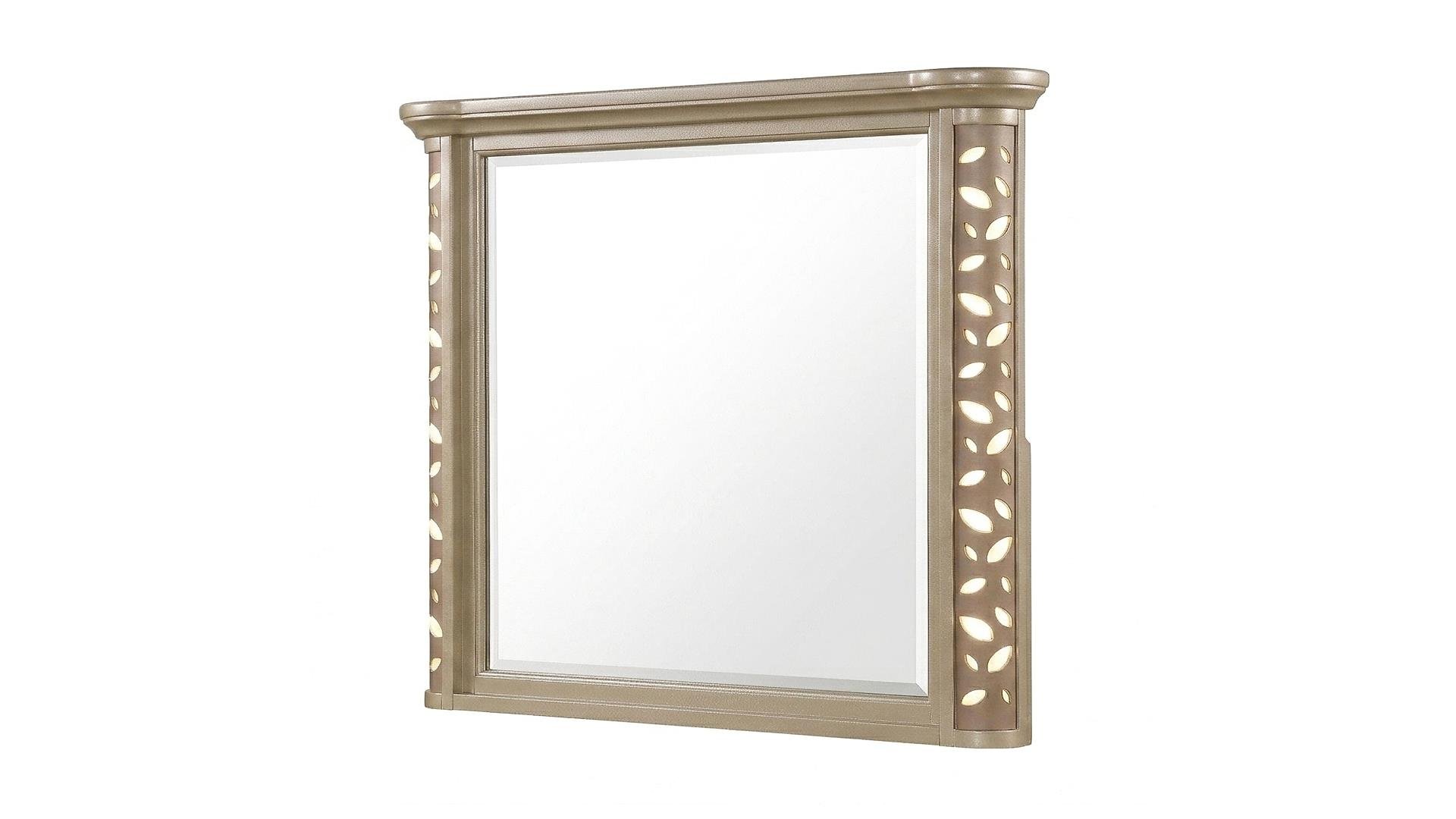 CINDERELLA_MIRROR_WBG_1500_975.jpg