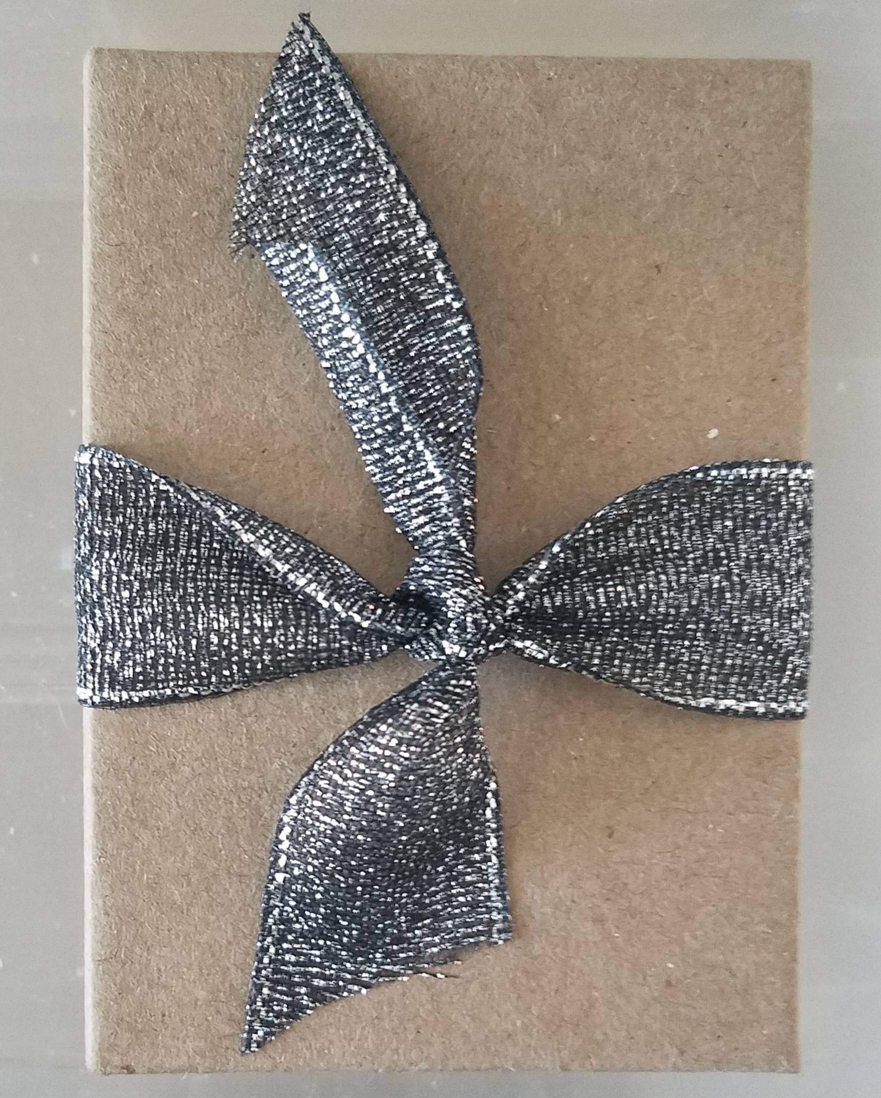 https://i.etsystatic.com/12001760/r/il/ec66e9/3988748664/il_fullxfull.3988748664_tut1.jpg