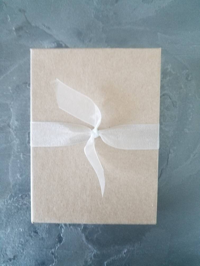 https://i.etsystatic.com/5345136/r/il/865d4d/3402912314/il_fullxfull.3402912314_blur.jpg