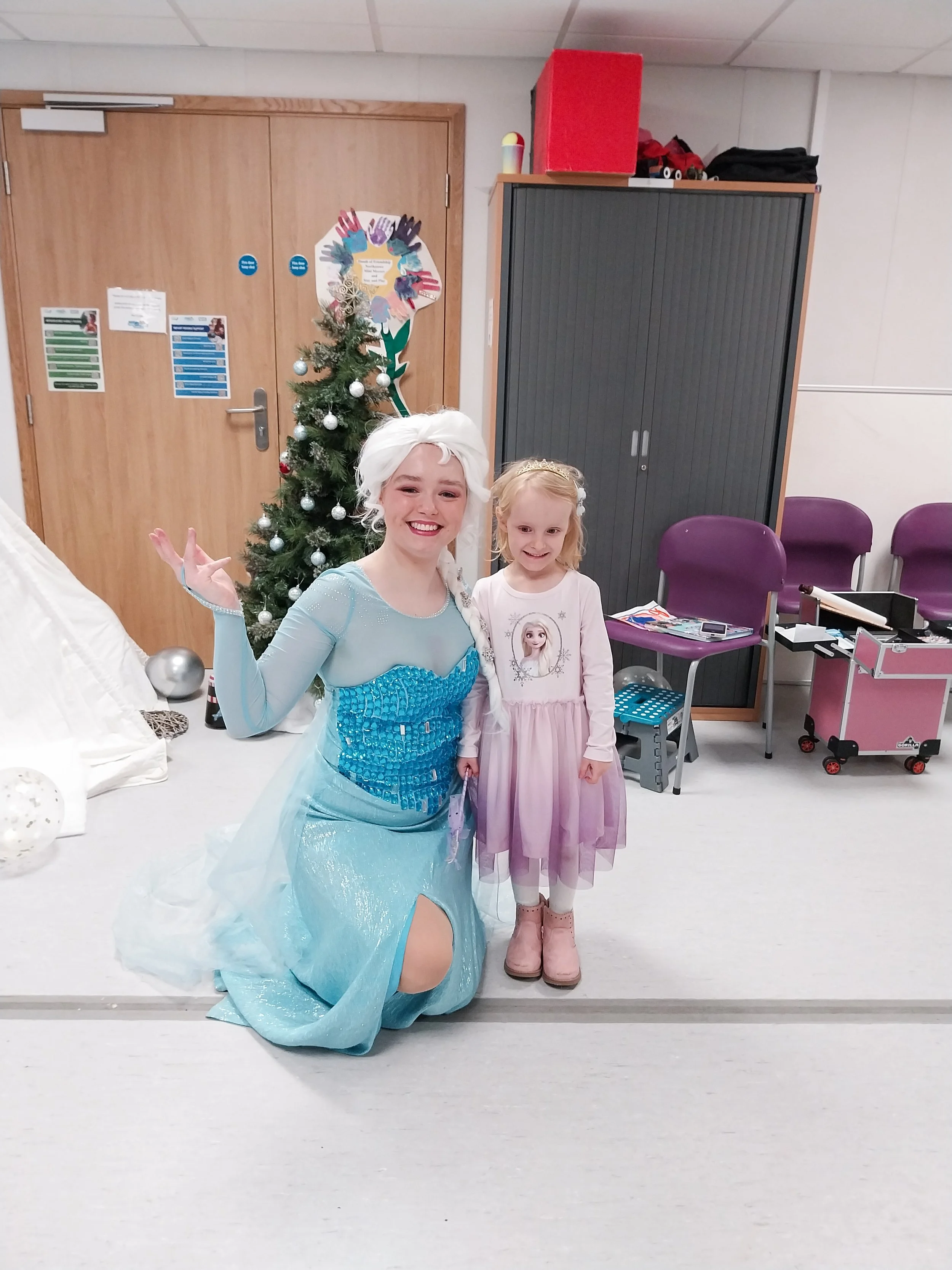 Elsa frozen impersonator.JPG