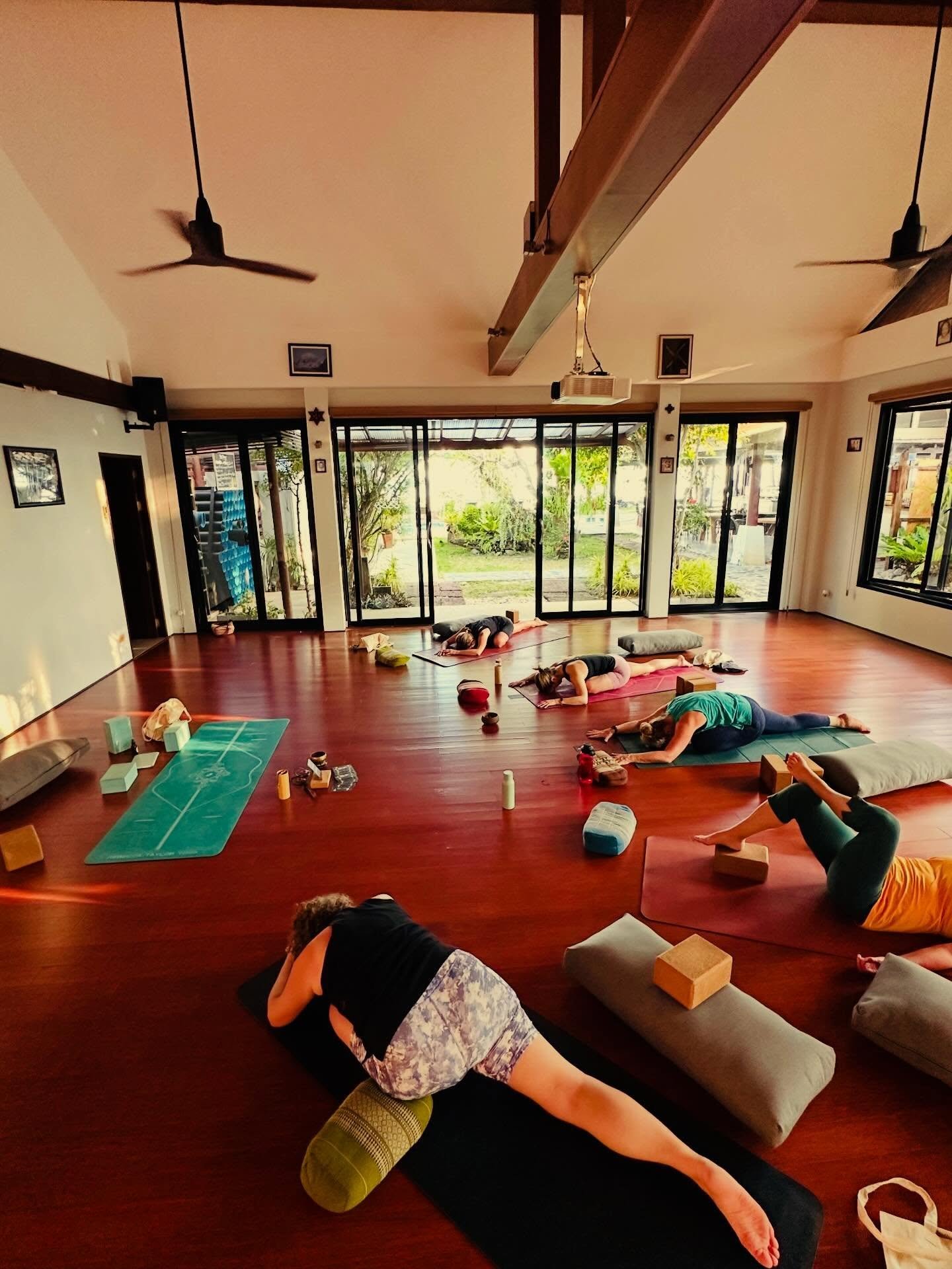 Day one on retreat with me in Koh Samui 🏝️ 💛

✨ Morning Meditation &amp; Sunrise Flow
✨ Yummy Organic breakfast &amp; lunch
✨ Strolls along the beach 
✨ Sea dips and chats
✨ Restore &amp; Reconnect Yin &amp; Pranayama
✨ Dinner
✨ Evening Sound Bath 