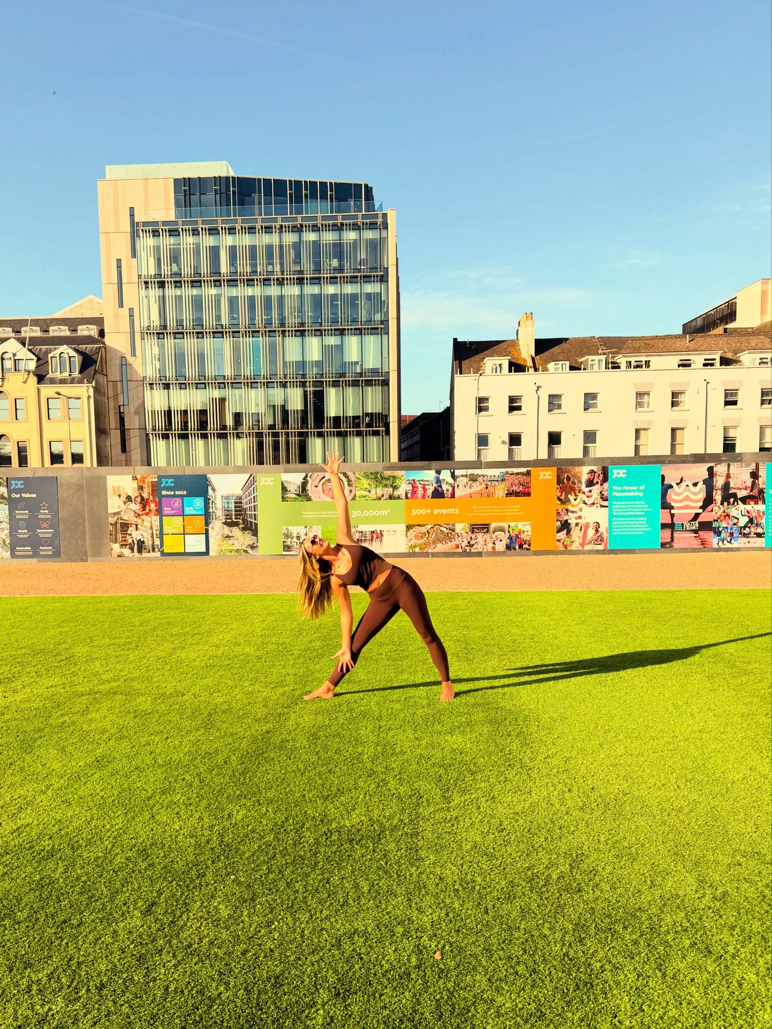 🚨 NEW CLASS ALERT 🚨 

I&rsquo;ll be right here, on the grass at the IFC - perfect spot and time to come and get your weekly reset!

🌿 Desk to Zen Flow 🌿

Swap emails for exhale time and move from work mode into flow mode.

📍 On the Grass @ IFC p