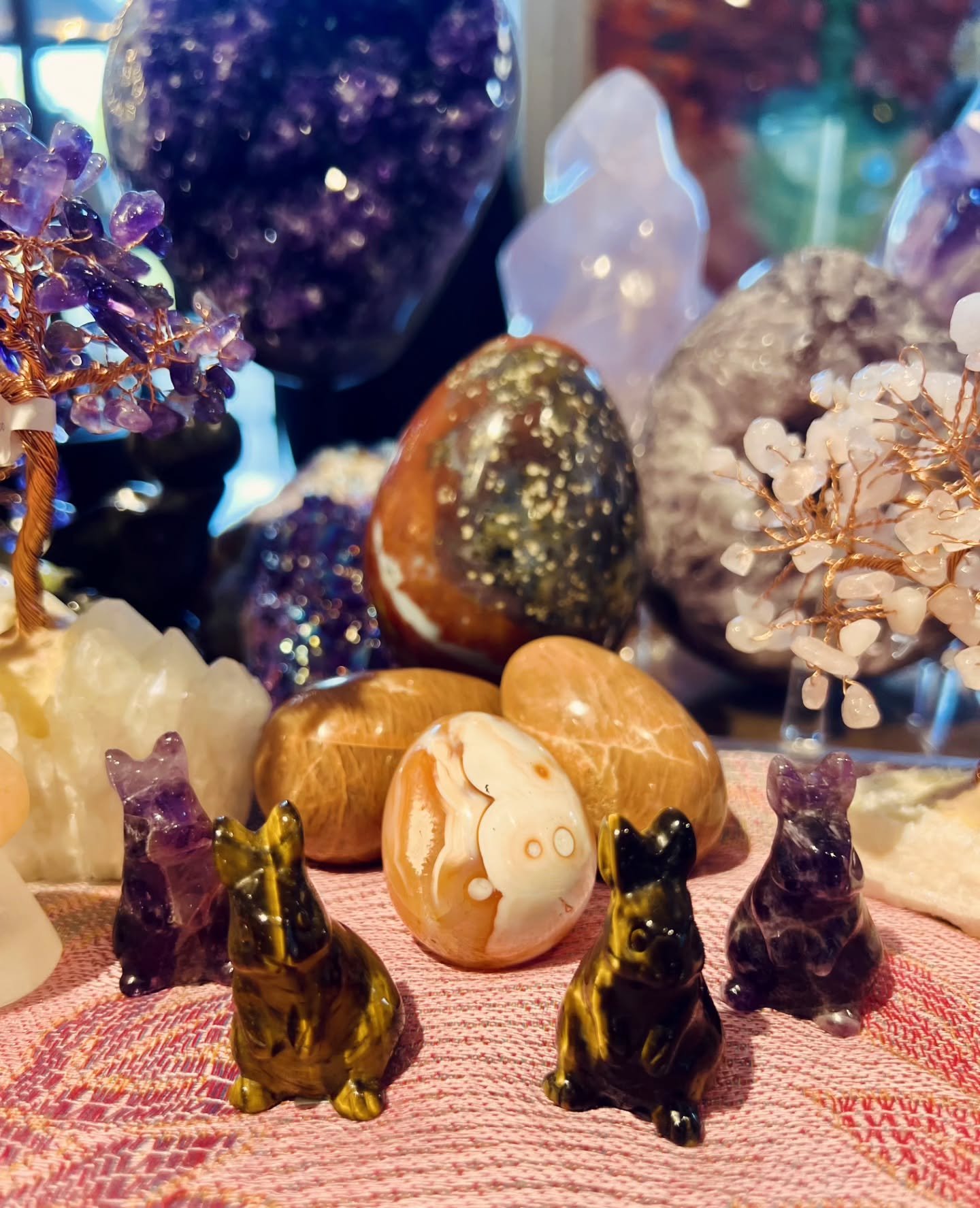 Happy Easter! ✨🐰

If you&rsquo;re looking for a little spring magic today, come check out our crystal eggs, bunny carvings, trees, and so much more!

#aquarianbookshop #rvacrystalshop #crystalbunny #crystaleggs