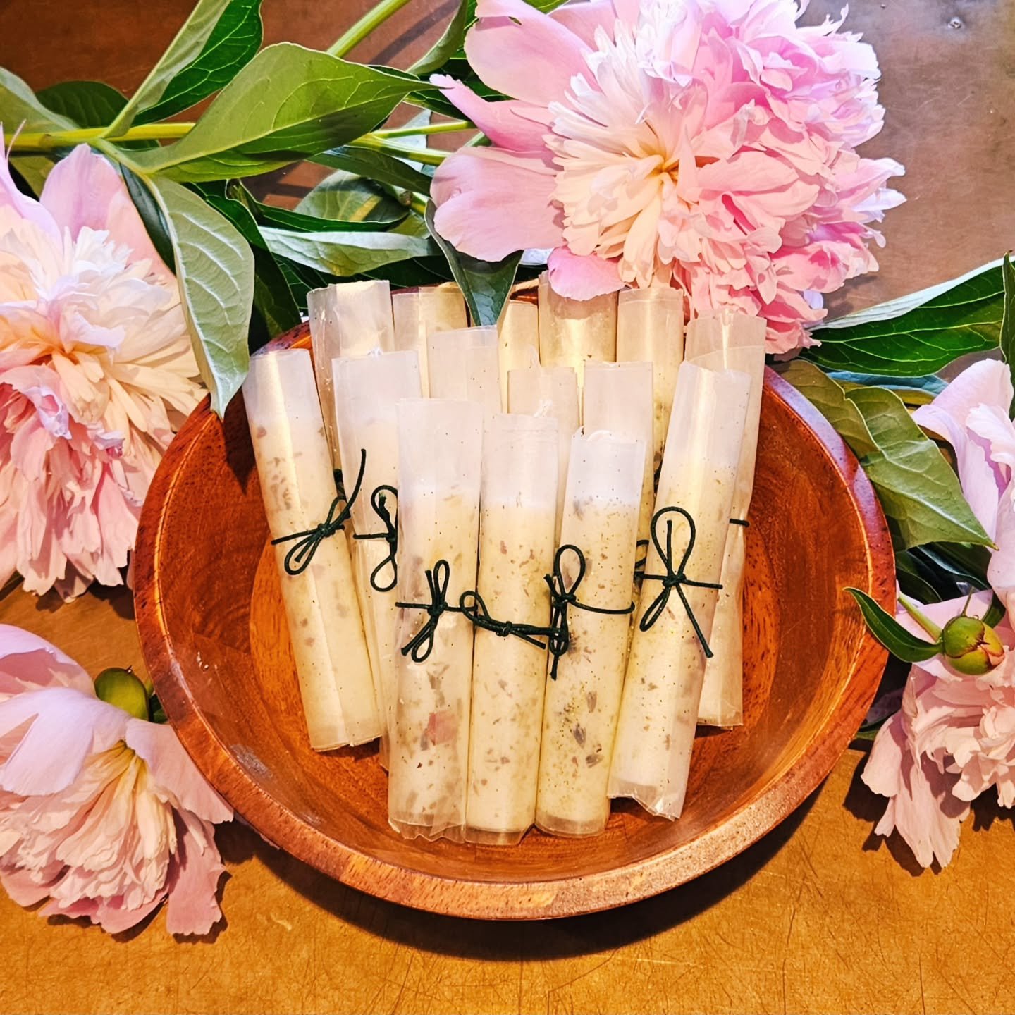 🌸Blessed Beltane everyone!🌸

Come by the shop and pick up a little candle magic for the occasion! Our Summer Blessings candles are in limited supply and are only $2.97. Complete with an affirmation card for the intention! 😊

#aquarianbookshop #ble