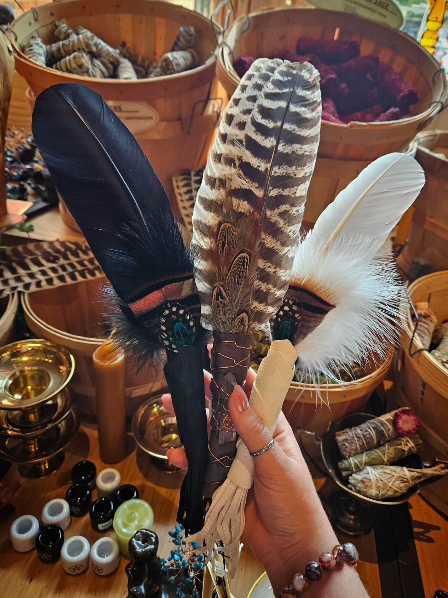 🪶Fine feathers to aid in your smoke cleansing🪶

We have single turkey feathers, feathers with leather tassels, and even feathers adorned with a wire wrapped crystal available! Come check them out and SO much more during our store hours, 10AM-7PM Mo