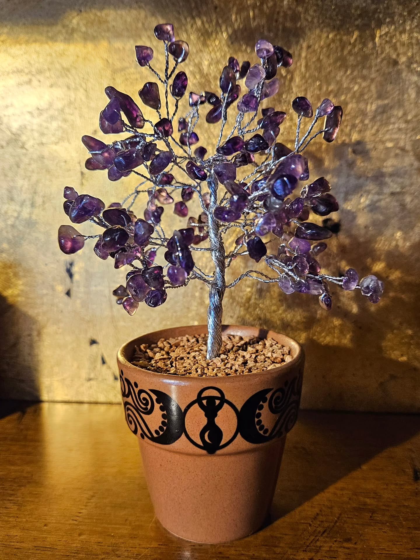 🌿Can't do live plants? Maybe try a crystal tree! 

A nice decorative piece with crystal benefits that's suitable for just about any space. 😌 

The Potted Crystal Trees are available in Amethyst and Citrine. Other styles and crystal options are avai