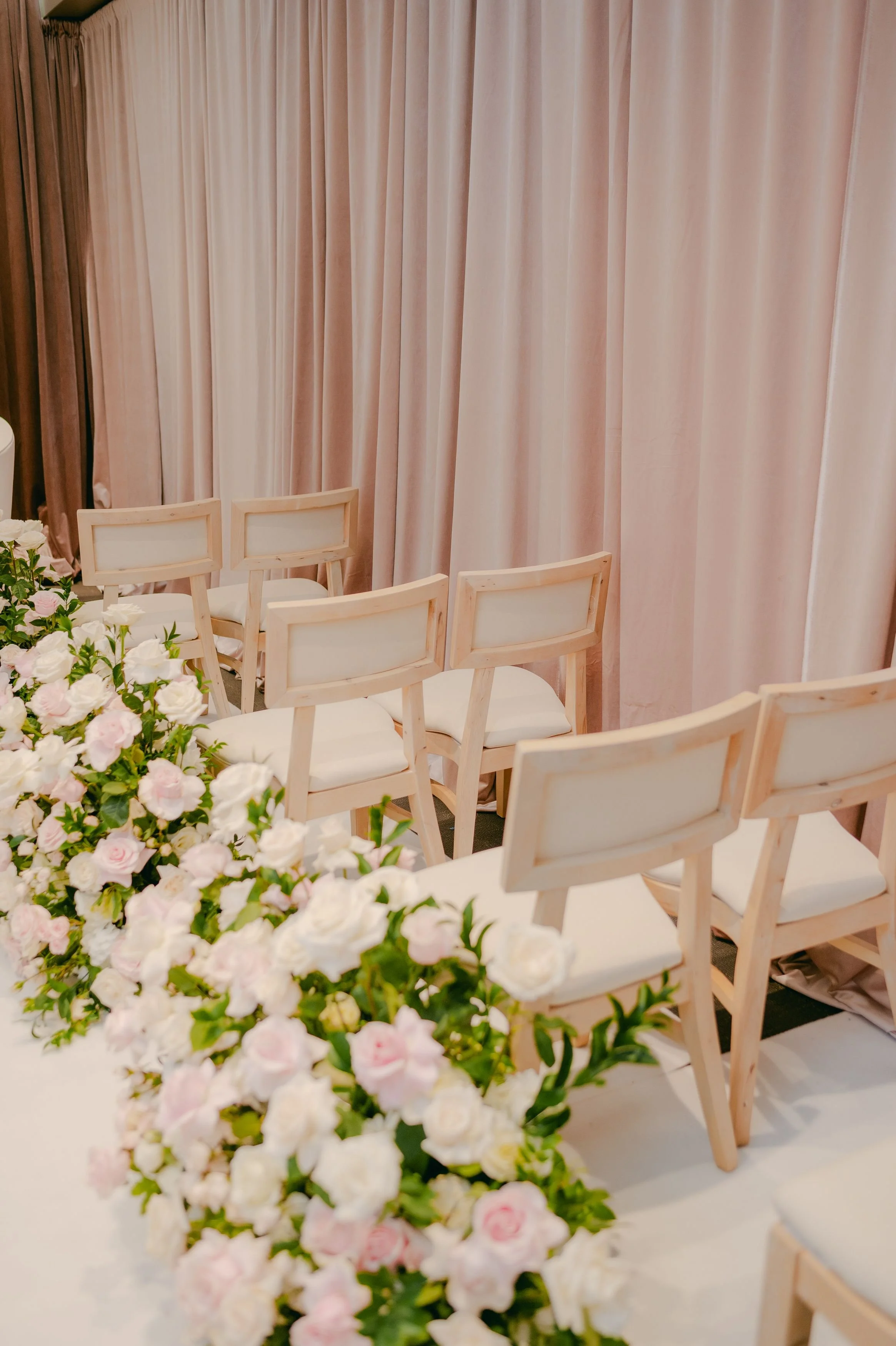 aisle-flowers-bella-cosa-events-thebloomerati.com.jpeg