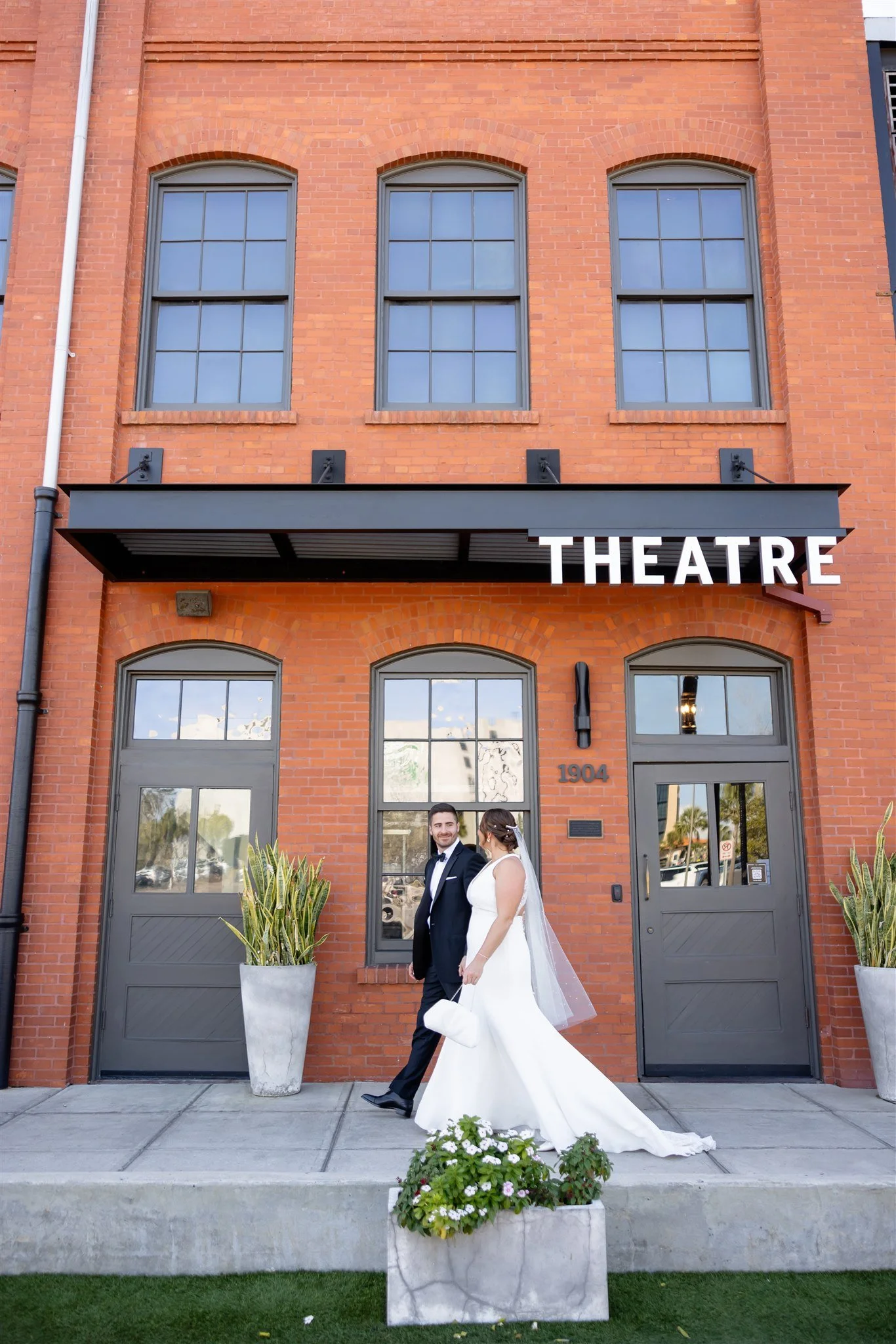 amateur-works-weddings-thebloomerati.com.jpg
