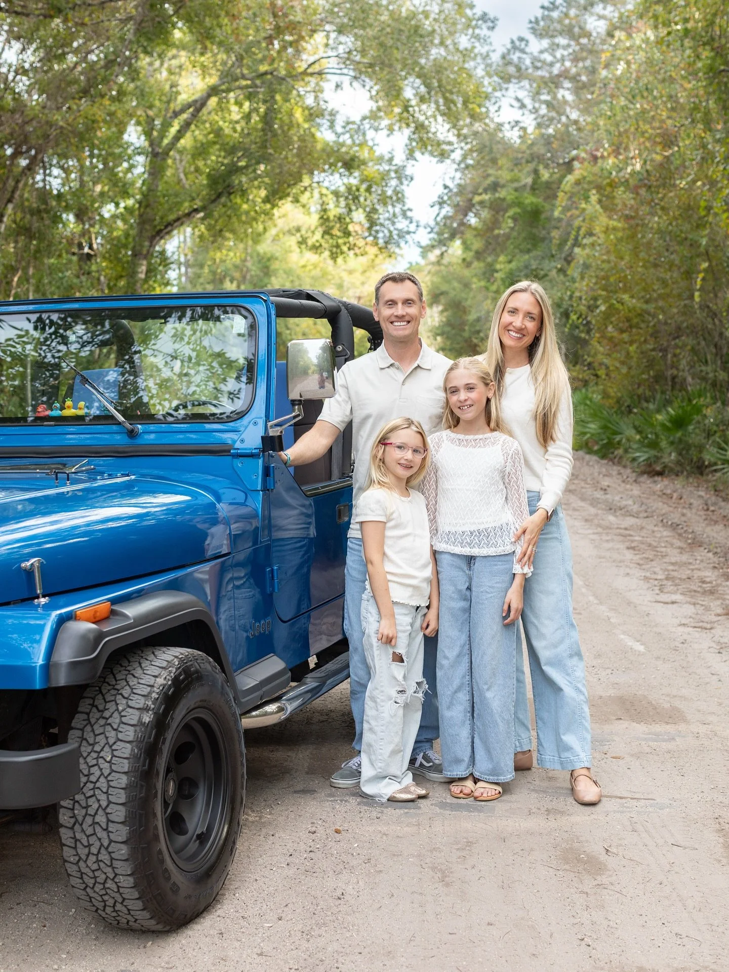 Love capturing this sweet crew ✨ It&rsquo;s not too late to book your holiday photo session. Message to snag your spot!

#staugustinephotographer #staugustinephotography #floridafamilyphotography #jaxphotographer #pontevedraphotographer #nocateephoto