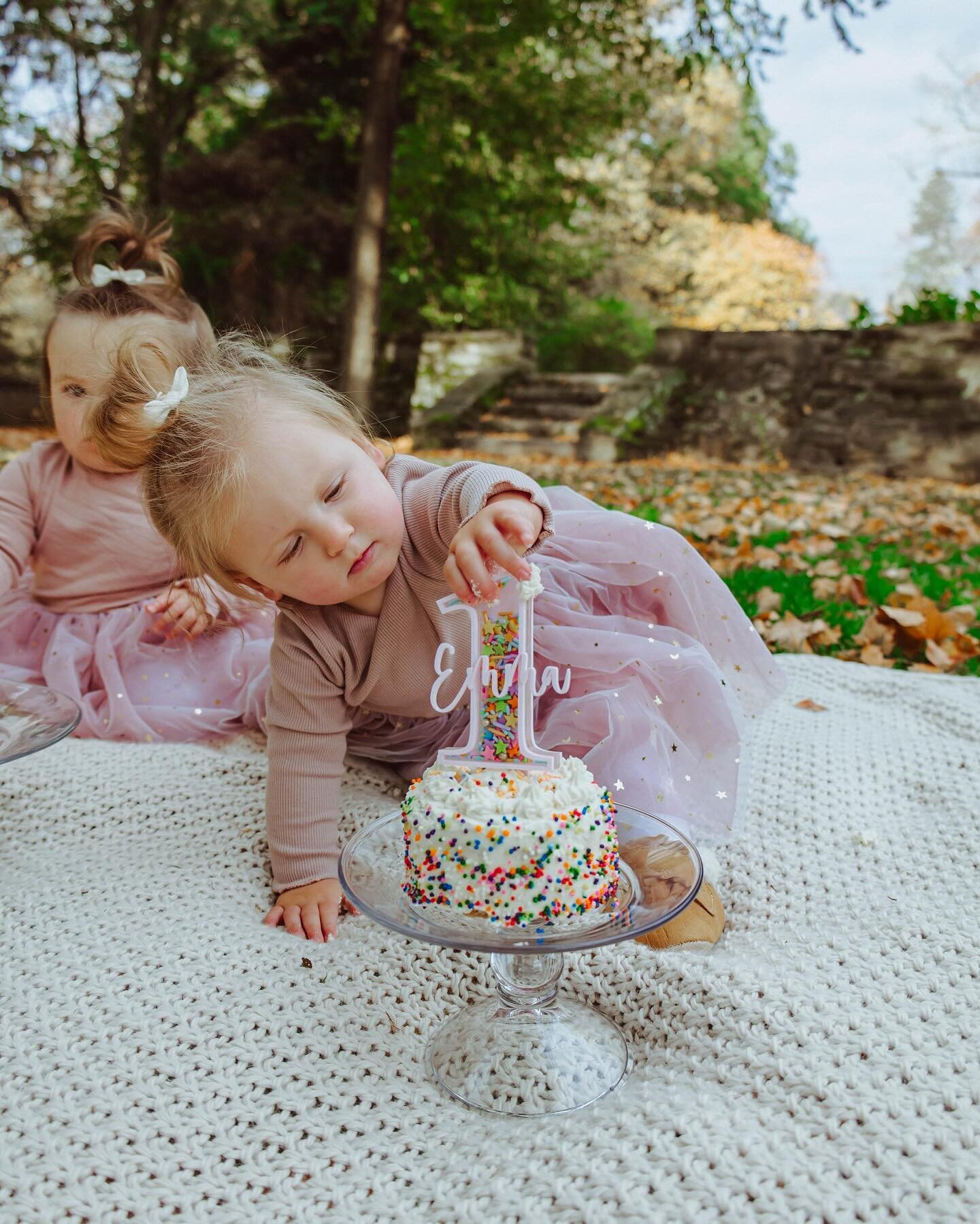 When the cake topper looks like a treat 👀
.
.
📸: @hilarydonohoephotography 
🎂: @flourandvines 
Never got around to sharing these stacked one year old cake topper for the twins that were filled with jimmies (or sprinkles for the non-Philly folks 😜