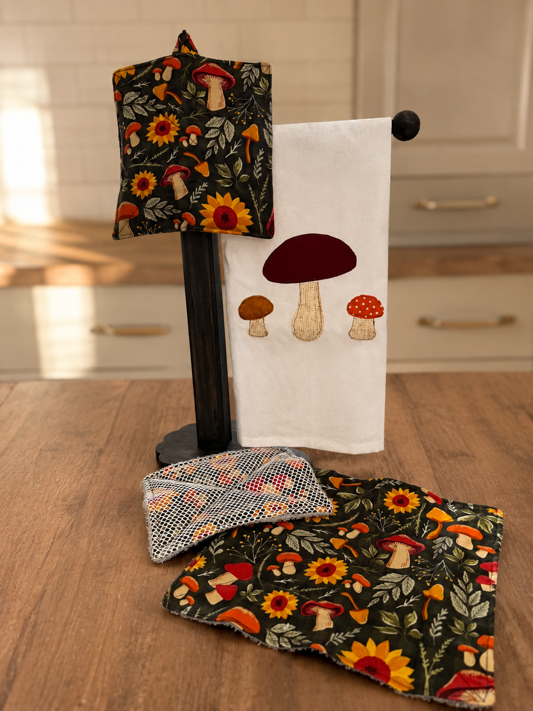 Reusable 5-by-7-inch mushroom scrubbie with vinyl mesh scrubbing surface and cotton terry back