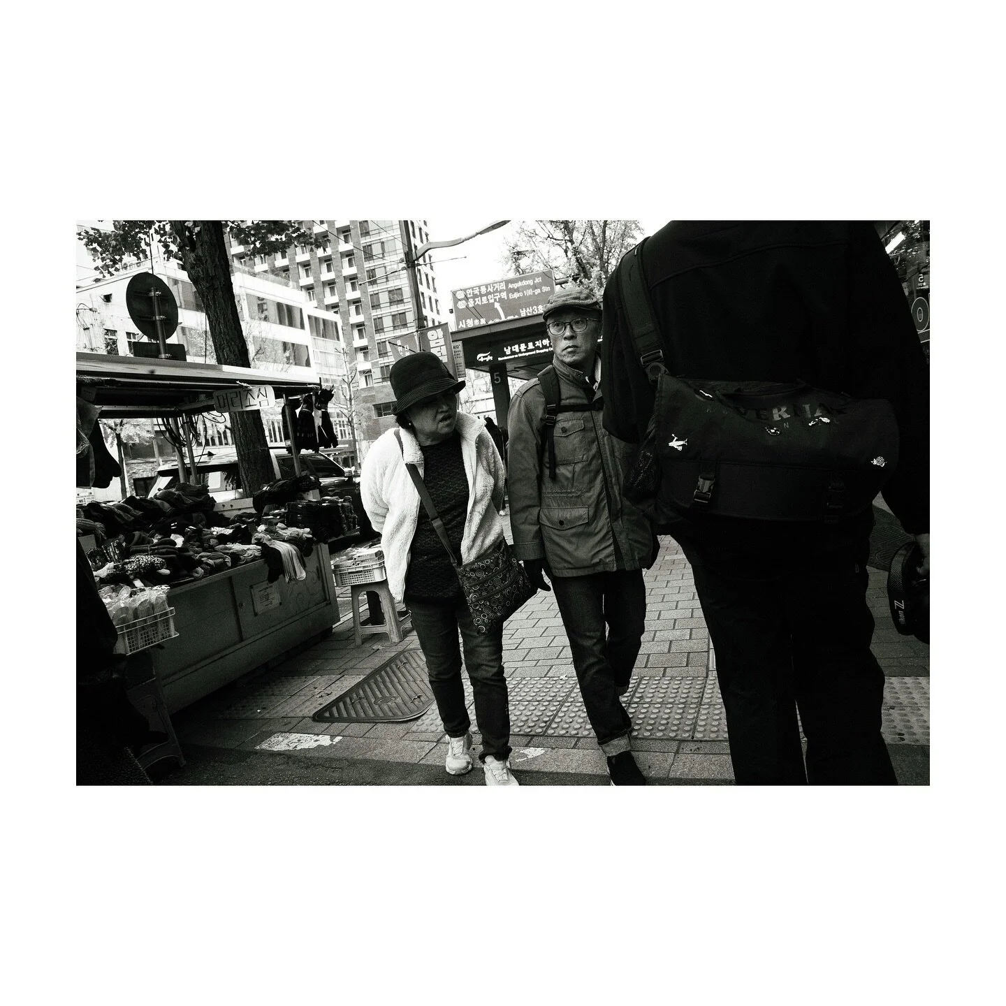 Seoul street

#seoul #candid #street #streetphoto #ig_street #namdaemun #서울 #거리 #남대문 #ricoh #ricohgr #grphotography