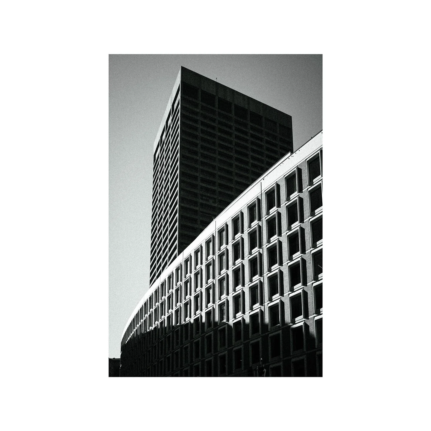 Morning at Boston downtown

#boston #street #downtown #bnw #ig_bnw #monochrome #ig_street #cityscapes #archi #ricohgr #grphotography