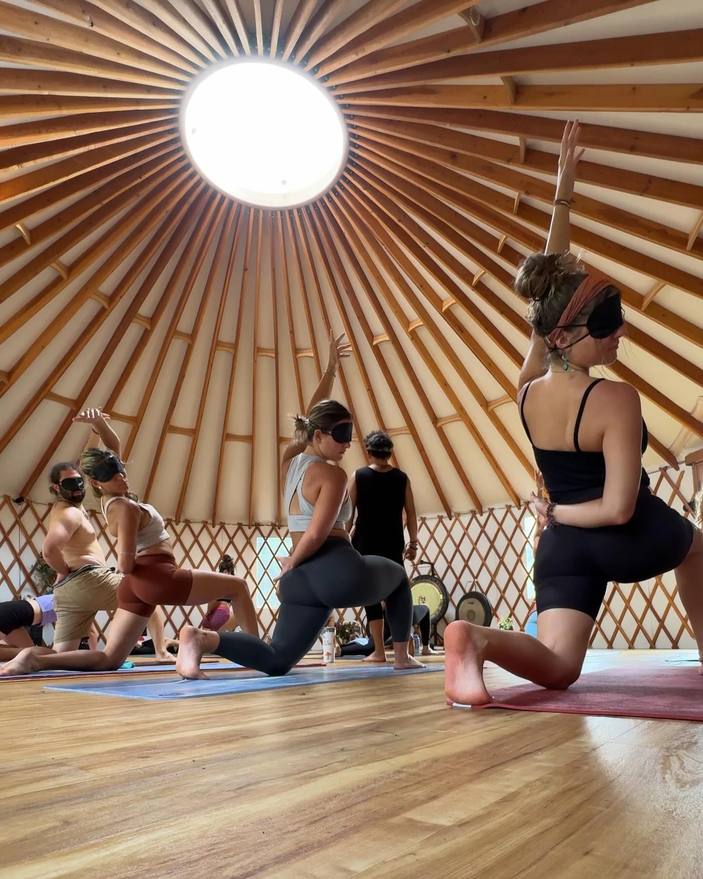 16 days, 16 humans, a lifetime of lessons ✨ joining @awakenyogaschool elevated my human journey through deep connection, accountability, and play like I&rsquo;d never been shown before 🫂

@alexanderawakens and @somatic.magick were stewards of true e